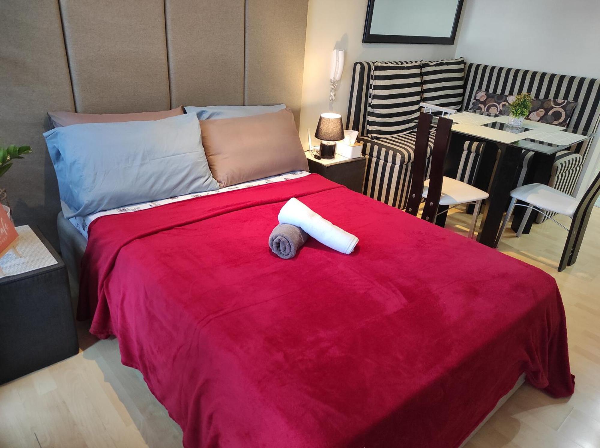 Staycation In Makati, Gramercy 56th Flr, Facing The And Rockwell Manila