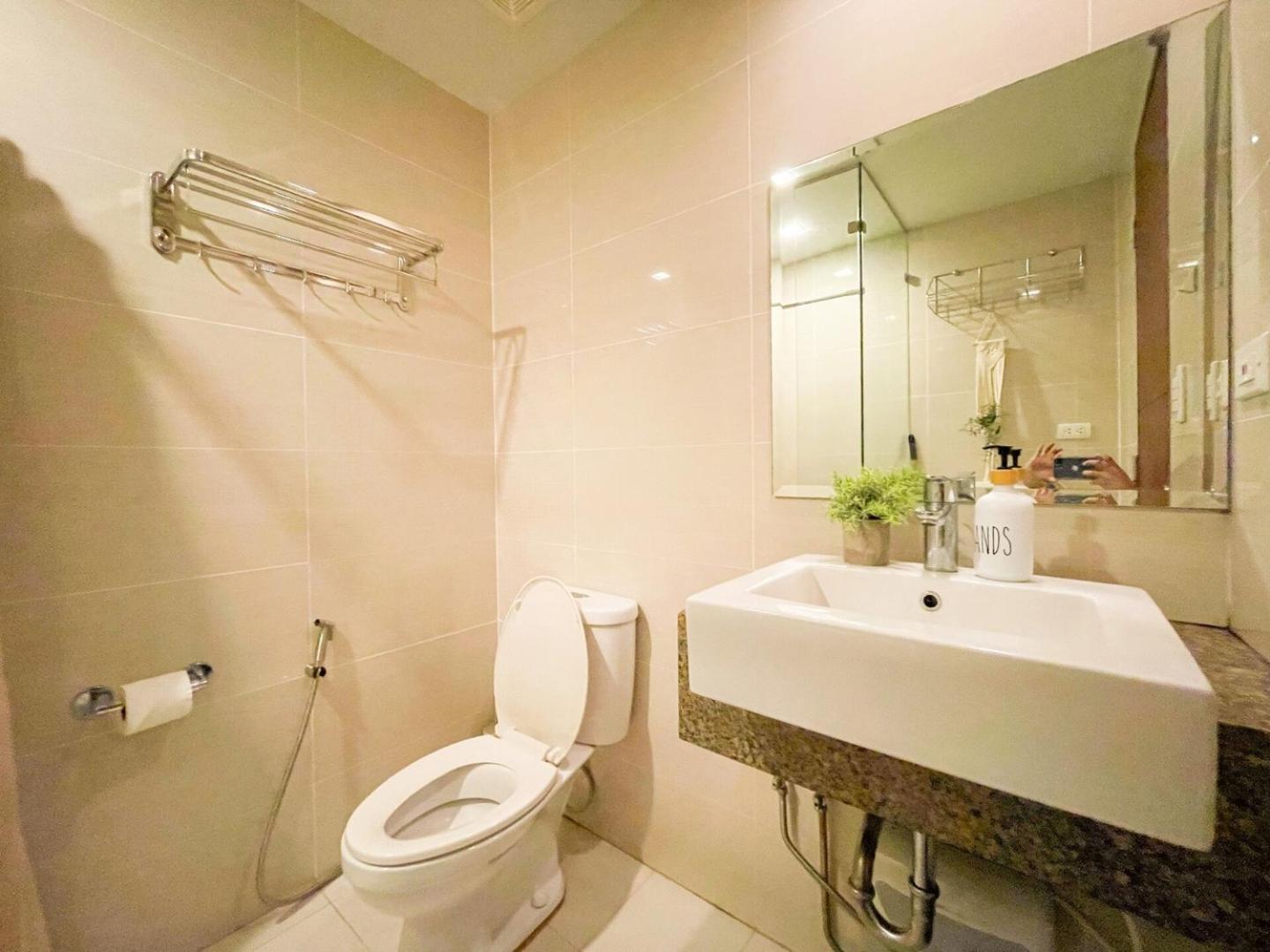 Holiday home Bgc Stay: Prime Acrossgrand Hyatt #oursw32p