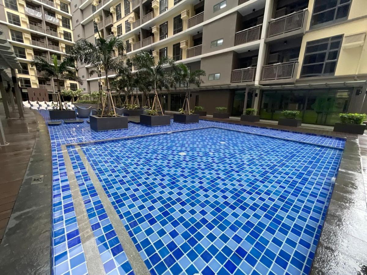 Spacious 1br Near Airport Across Okada, Solaire * Manila