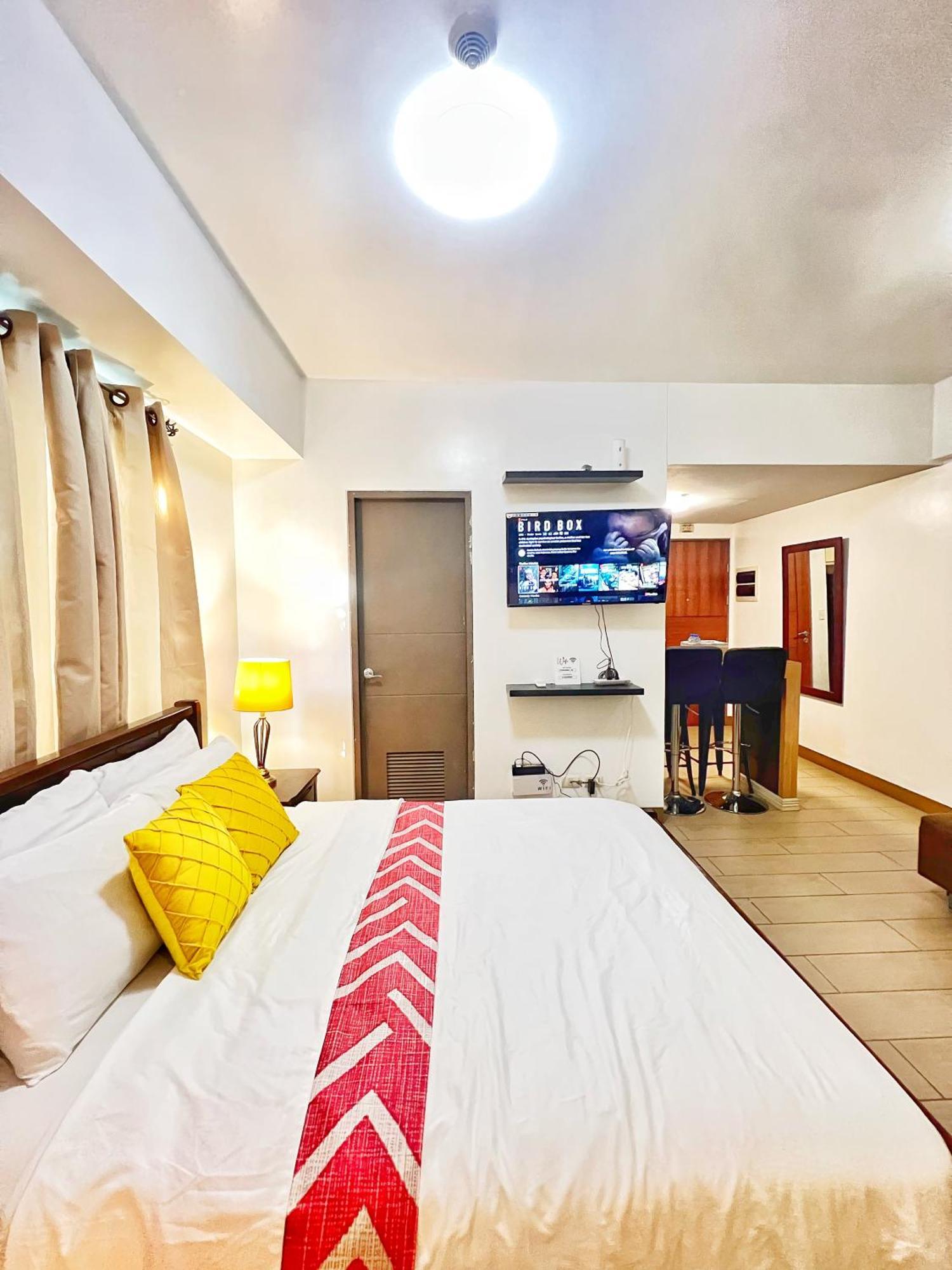 Nara Homes At Palm Tree In Front Of Naia Terminal 3 Apartment *