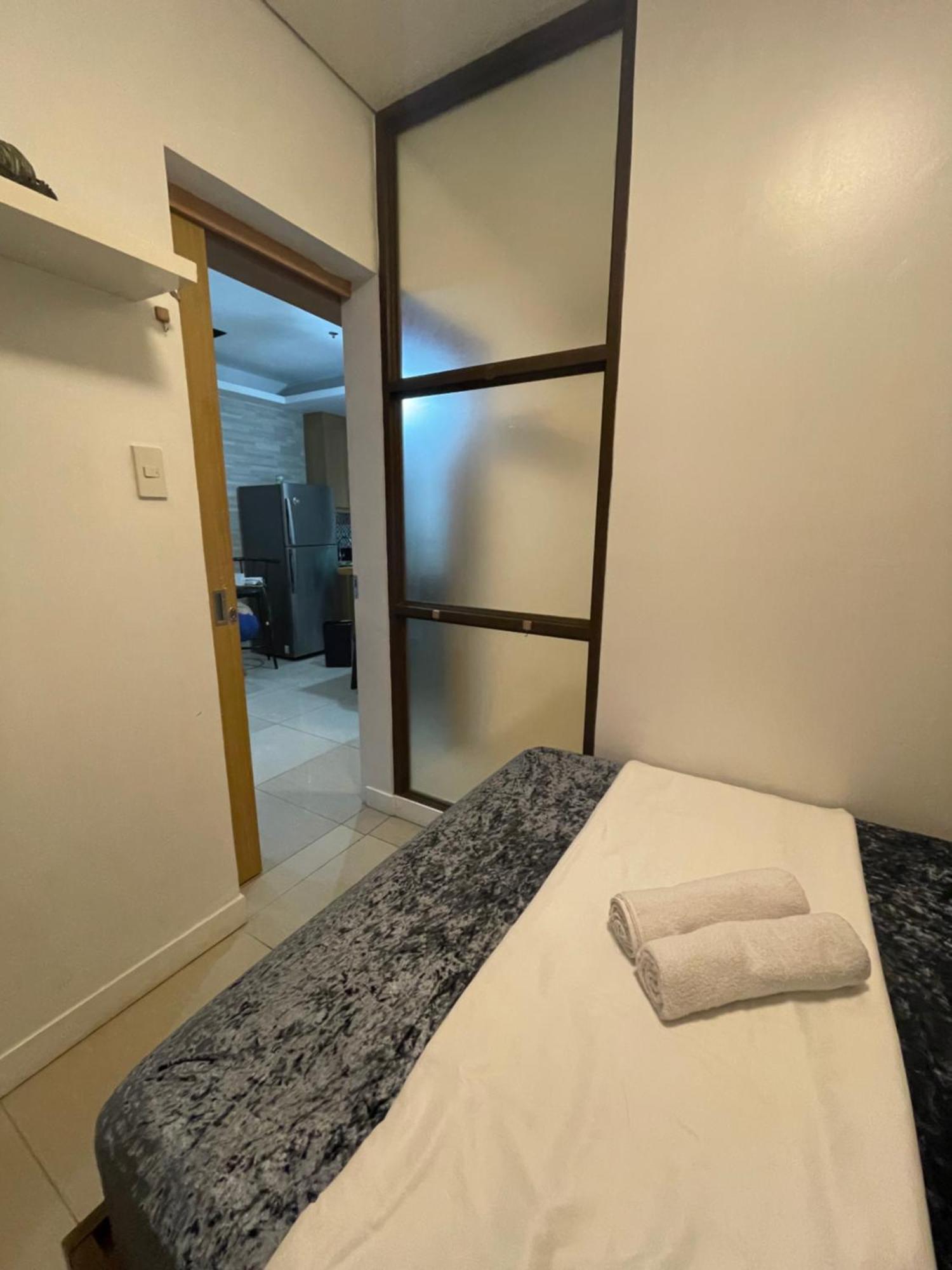 2bedroom With 2balcony With Pool View 1633-34 * Manila