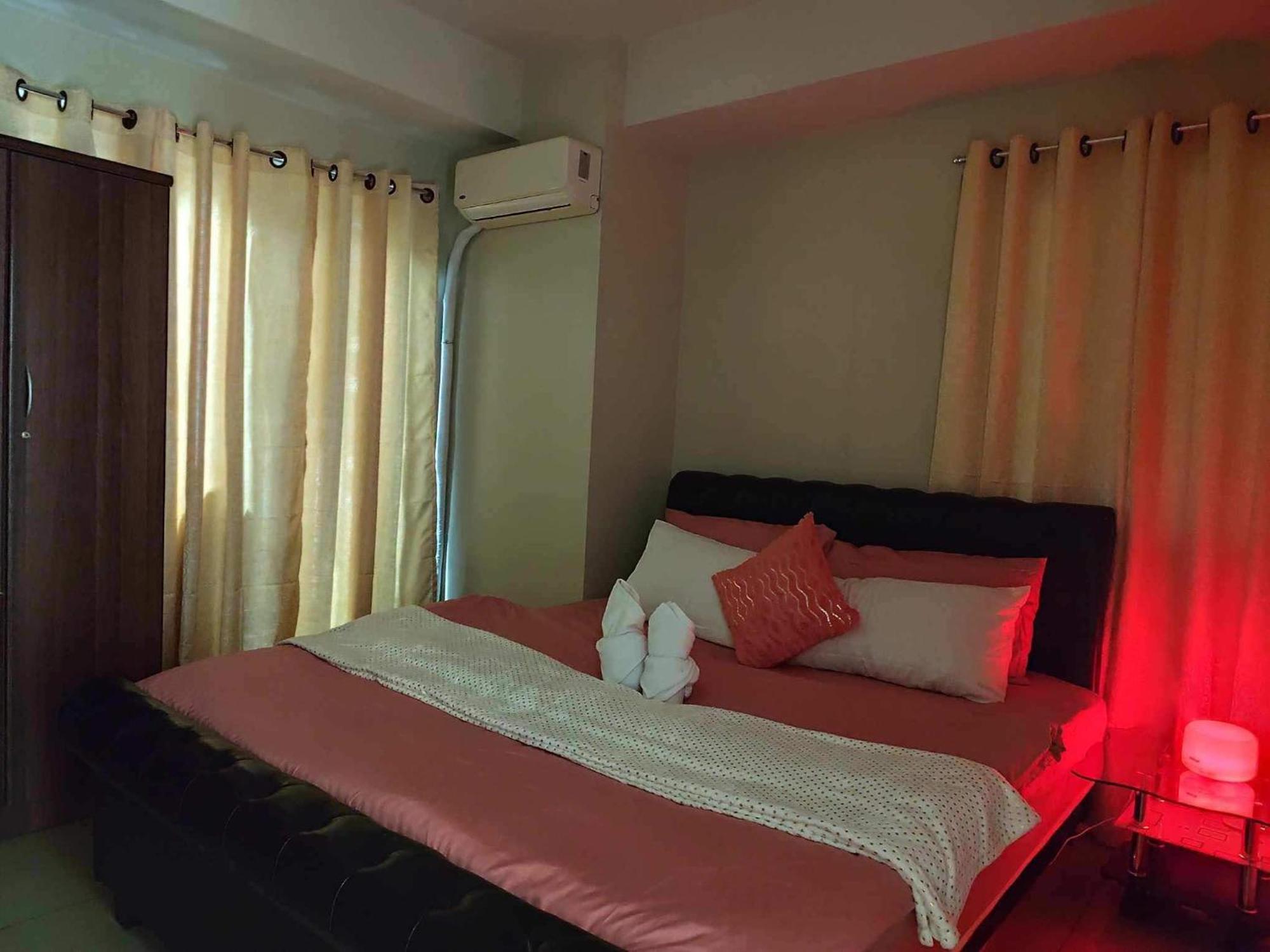 2bedroom With Big Balcony 1046d Pool View Manila