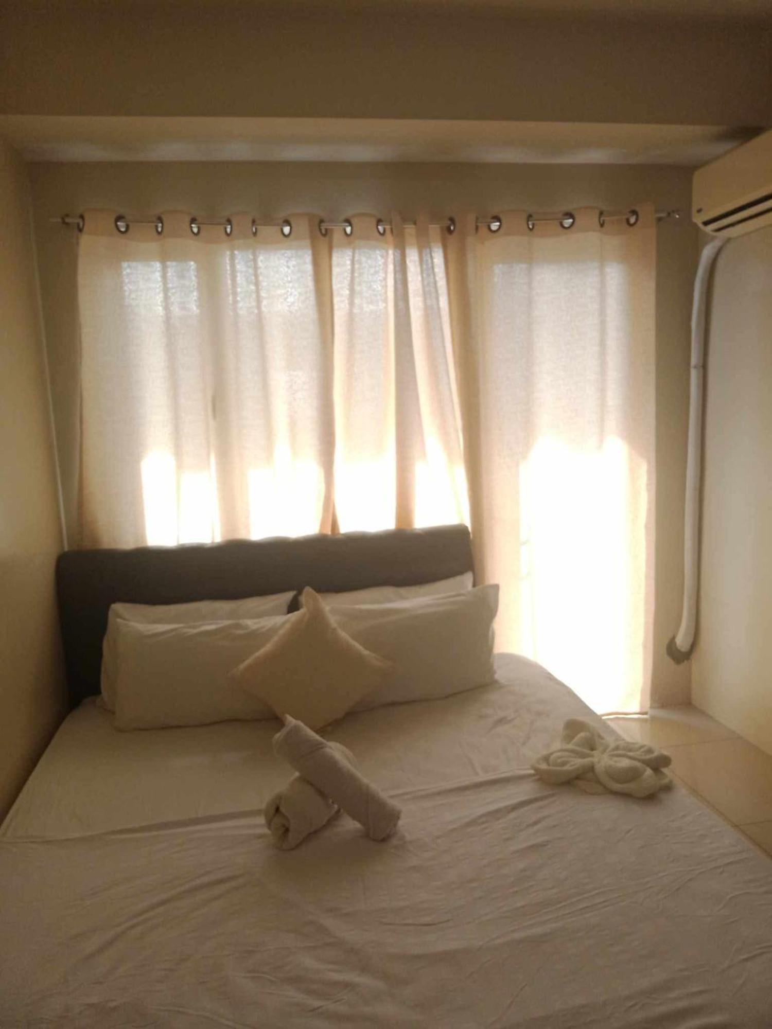 2bedroom With Big Balcony 1046d Pool View Manila