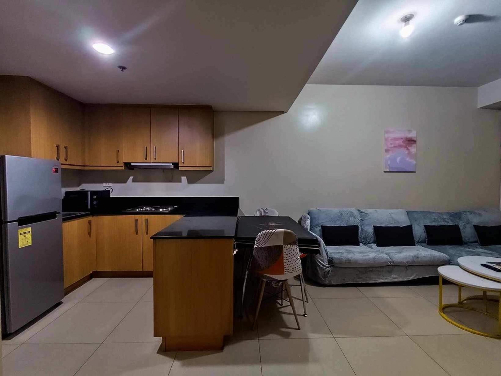2bedroom With Big Balcony 1046d Pool View Apartment Manila