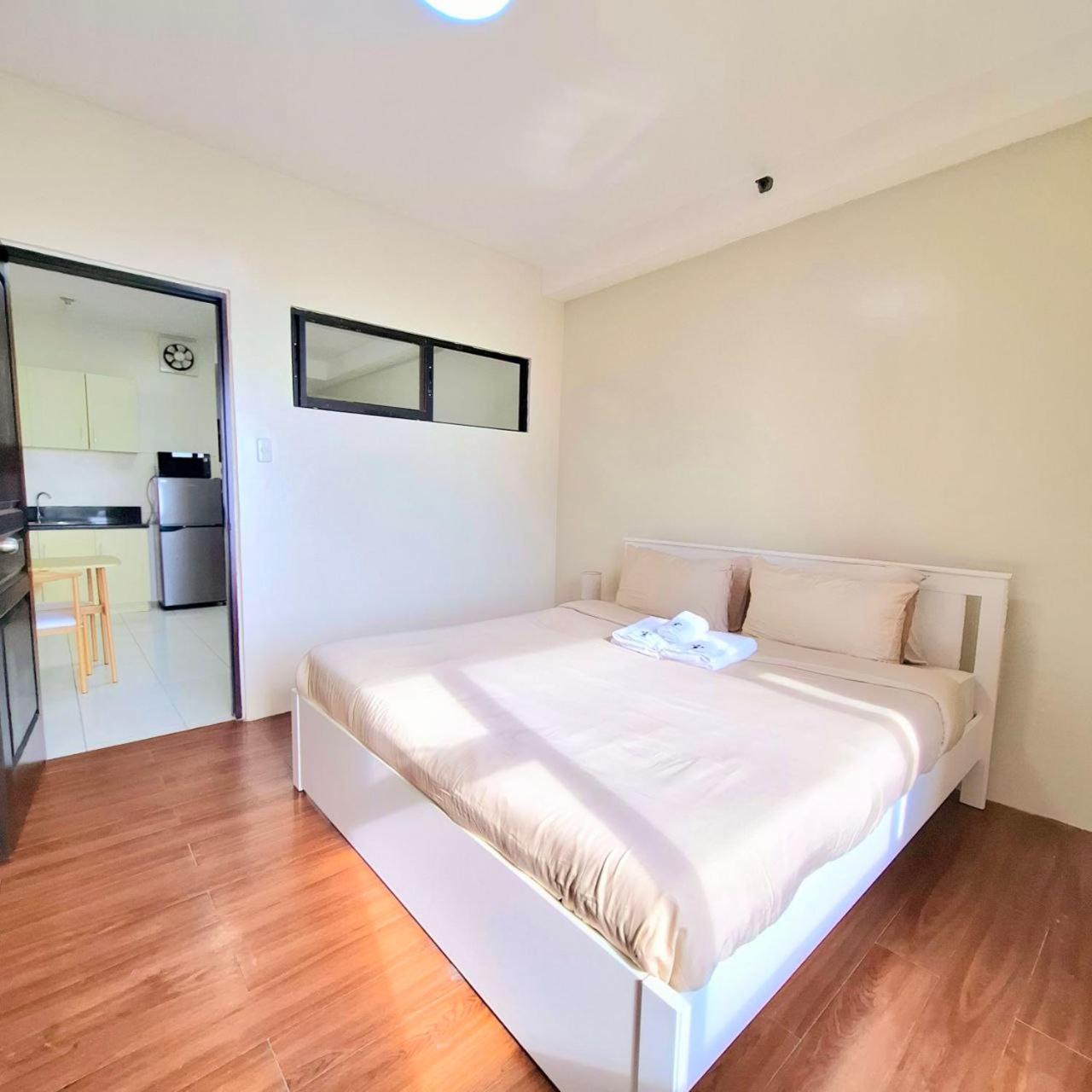 Apartment Breathtaking Bayviews - 1 Bedroom 1 Bathroom With Balcony Bayview Pool Netflix - Housekeeping Available - *