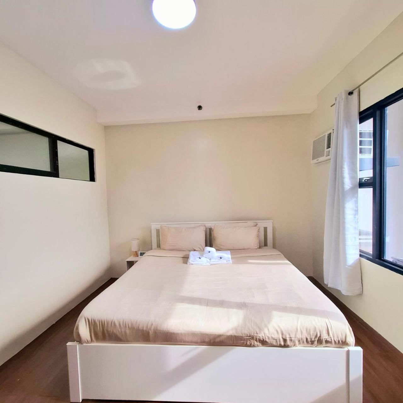 Apartment Breathtaking Bayviews - 1 Bedroom 1 Bathroom With Balcony Bayview Pool Netflix - Housekeeping Available -