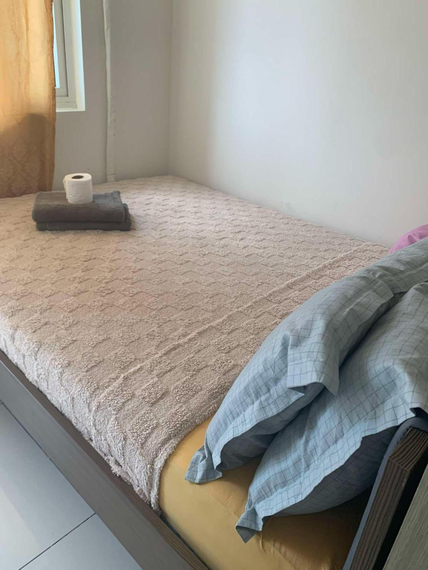 Affordable Staycation In Pasay-breeze Apartment *
