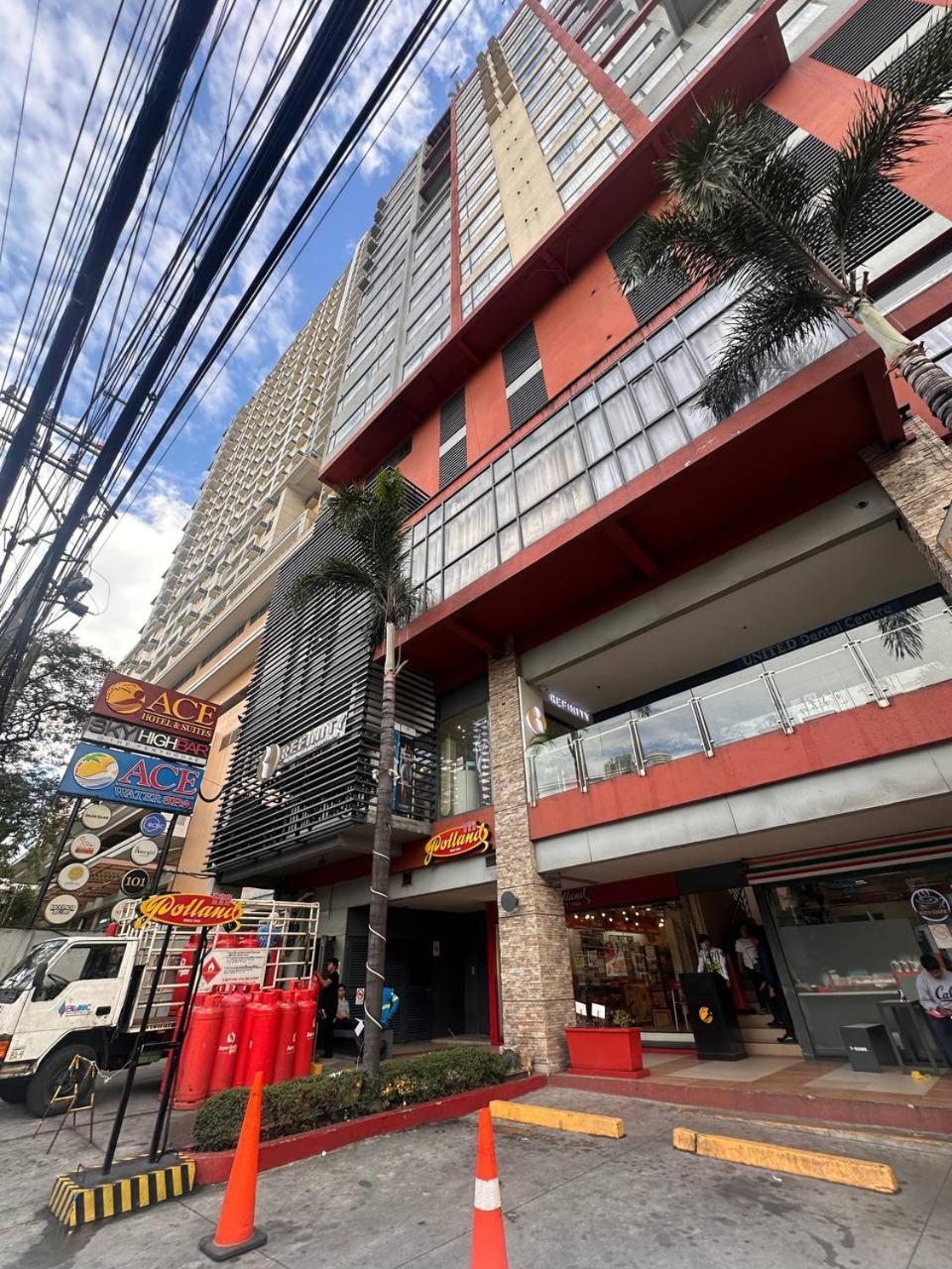 Cozy Laura At Ace Plaza Manila