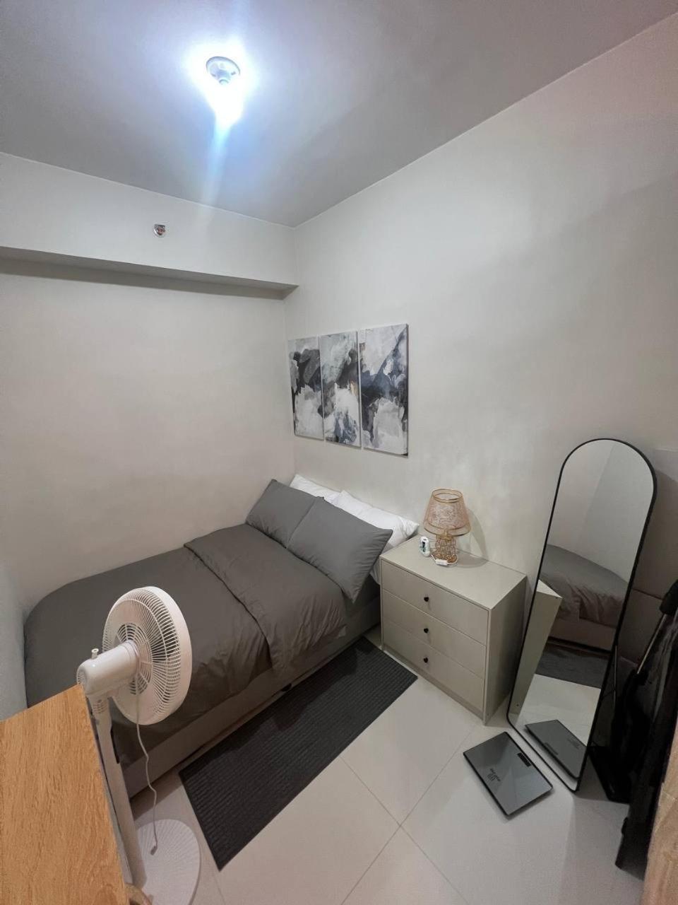 Field Residences - 2br In Paranaque Near Naia Airport Manila