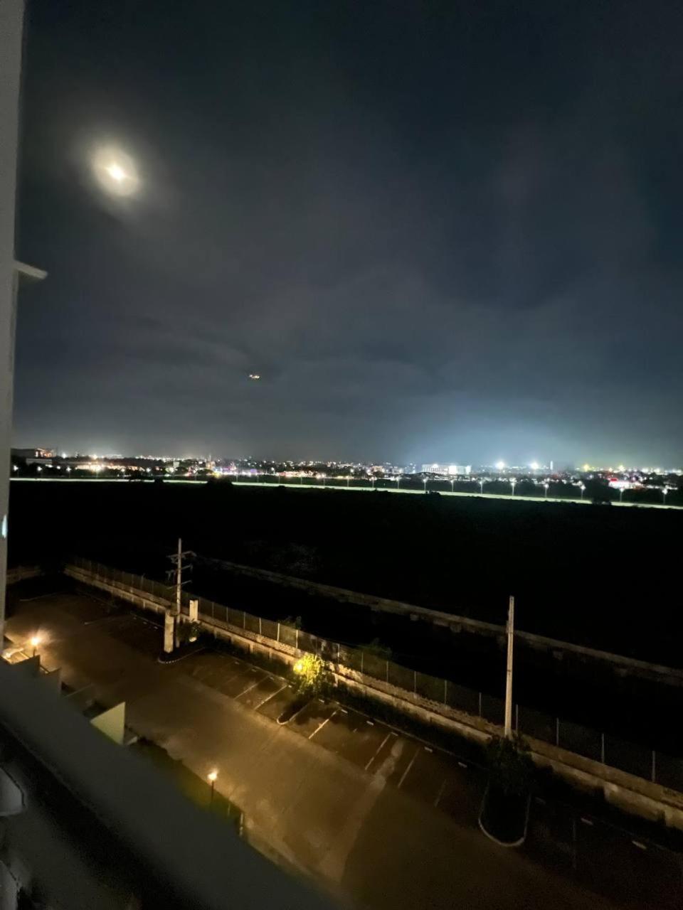 Field Residences - 2br In Paranaque Near Naia Airport * Manila
