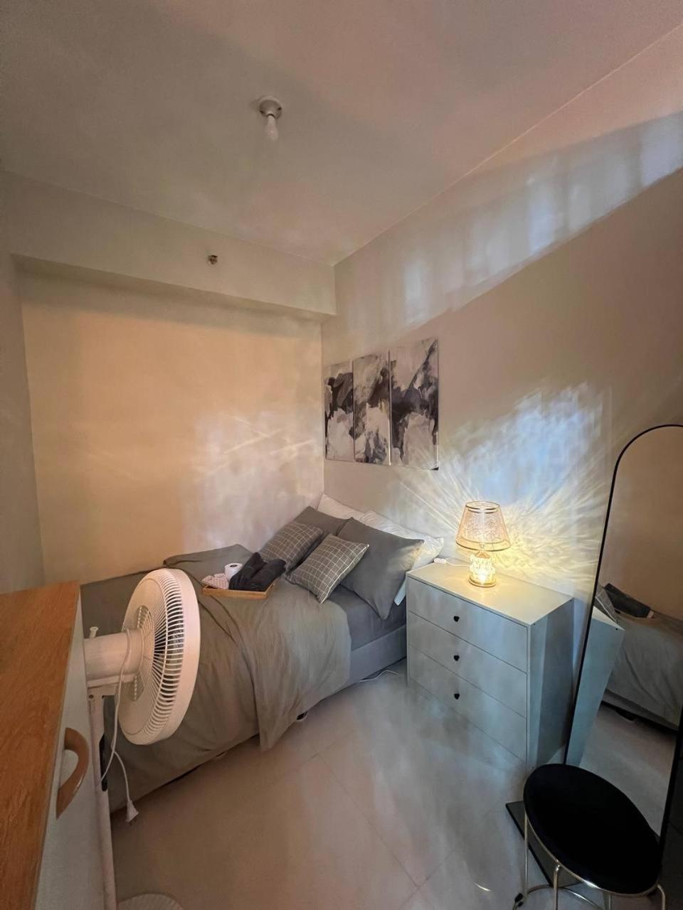 Field Residences - 2br In Paranaque Near Naia Airport Manila