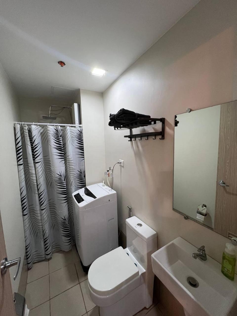 Field Residences - 2br In Paranaque Near Naia Airport *