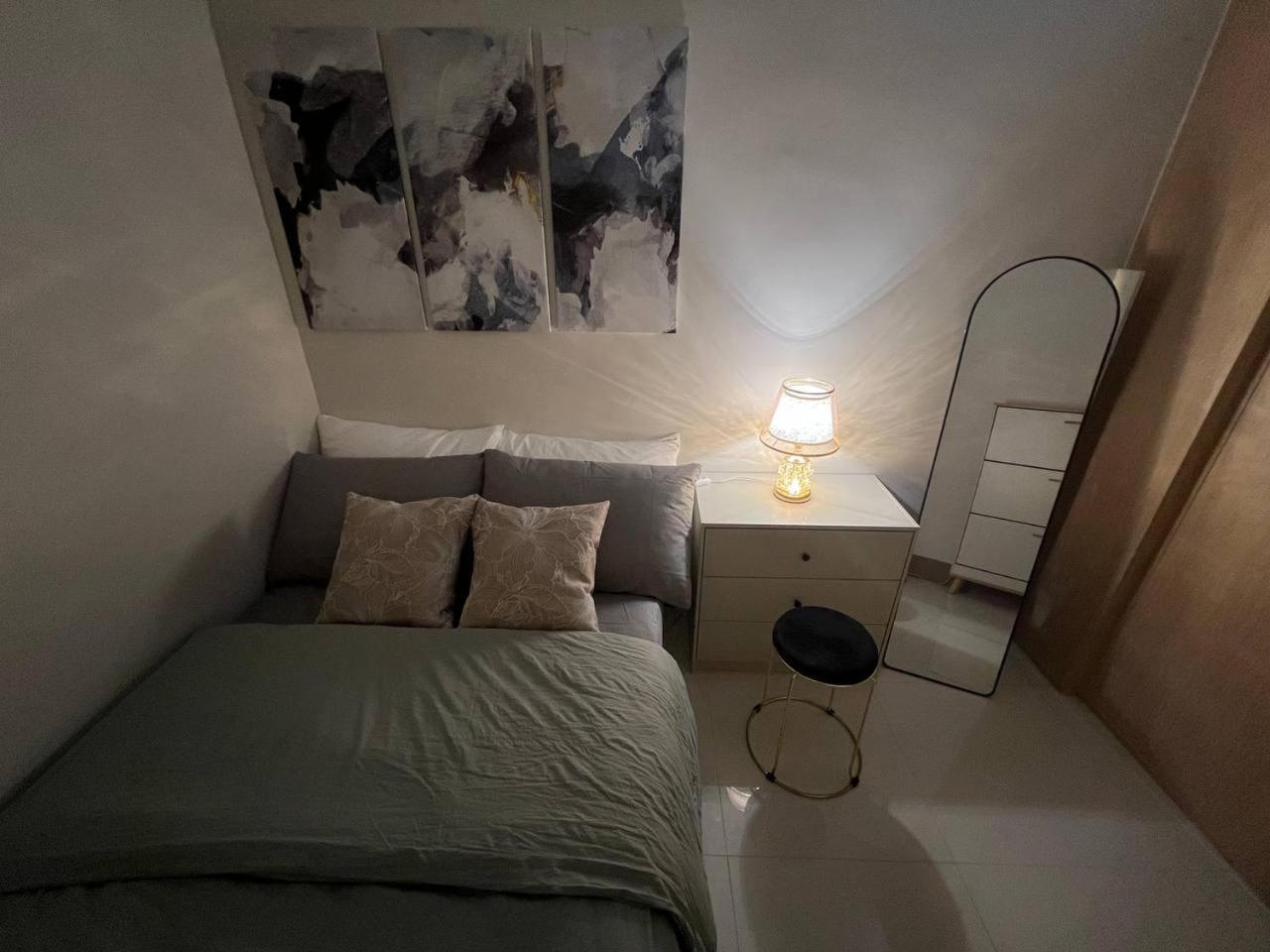 Field Residences - 2br In Paranaque Near Naia Airport