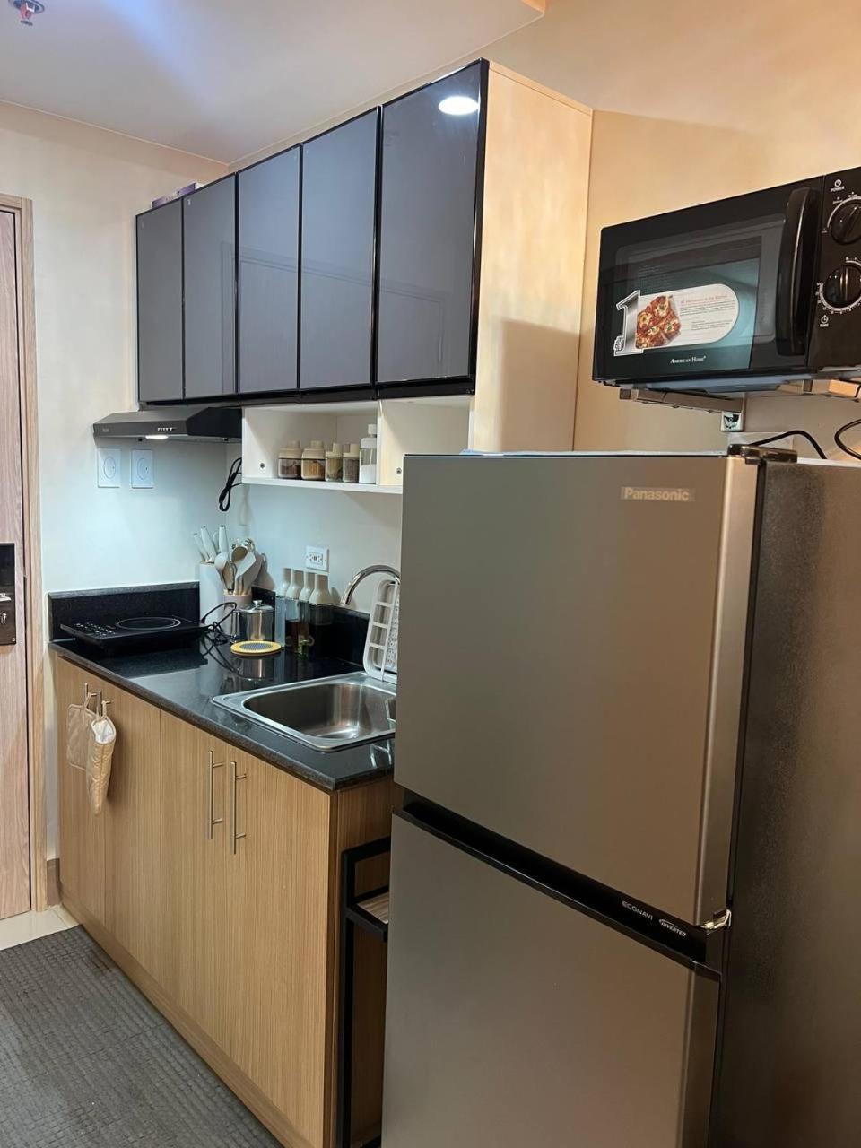 Field Residences - 2br In Paranaque Near Naia Airport