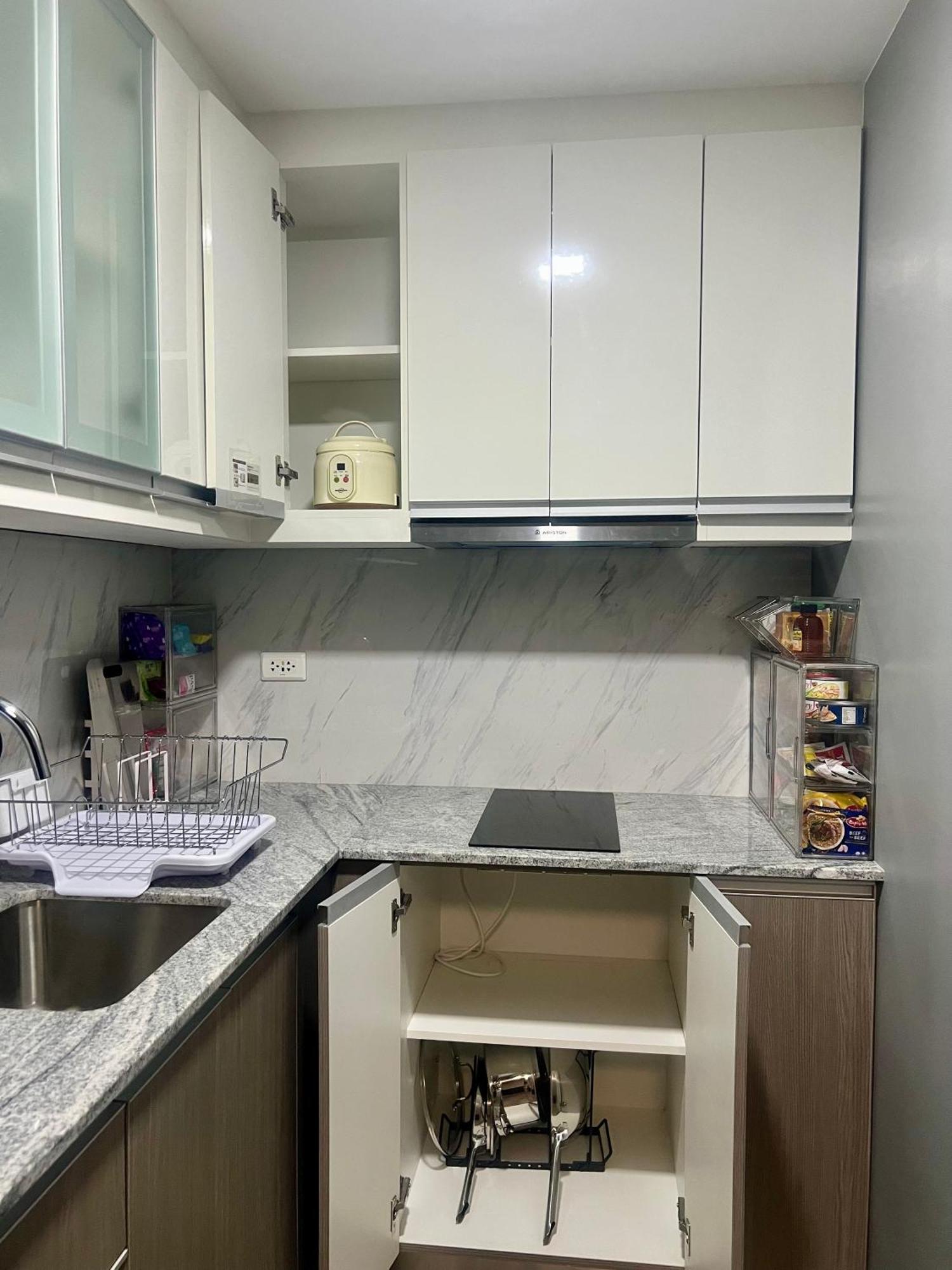 1 Bedroom Executive Gentry Manor By Jms Manila