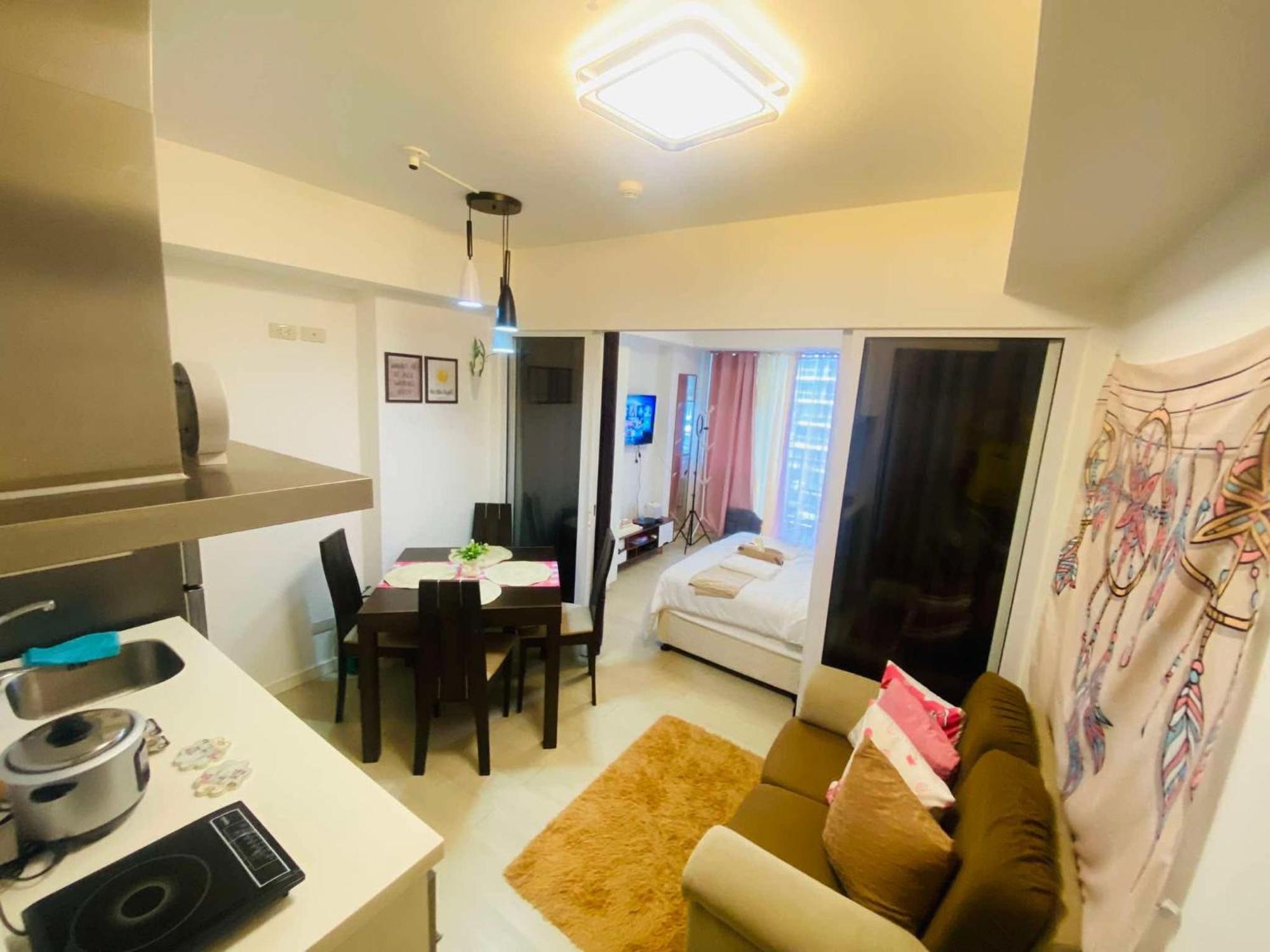 Sole Sisters Staycation Aparthotel Manila