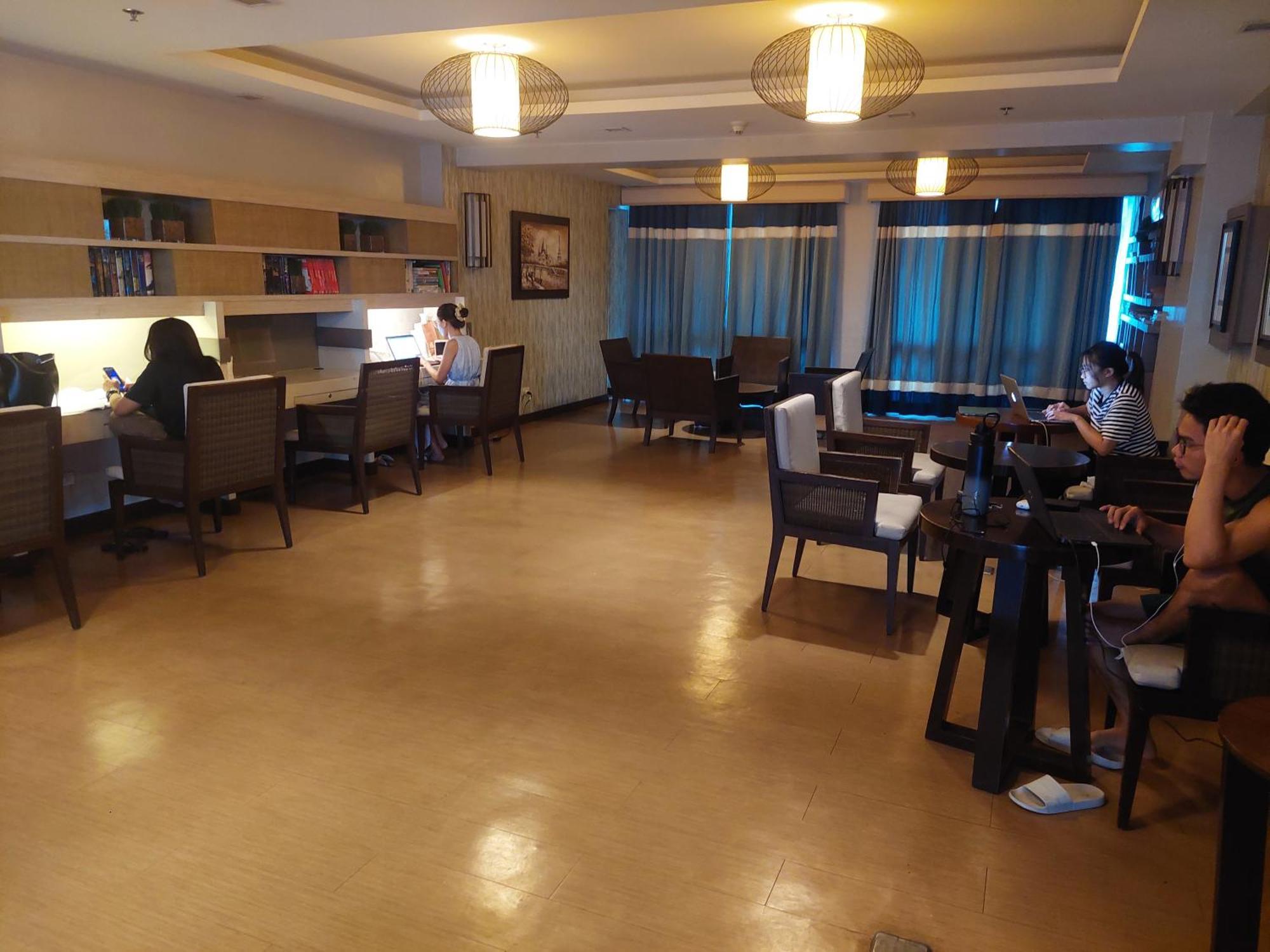 Flair 2 Bedroom Unit With Balcony *