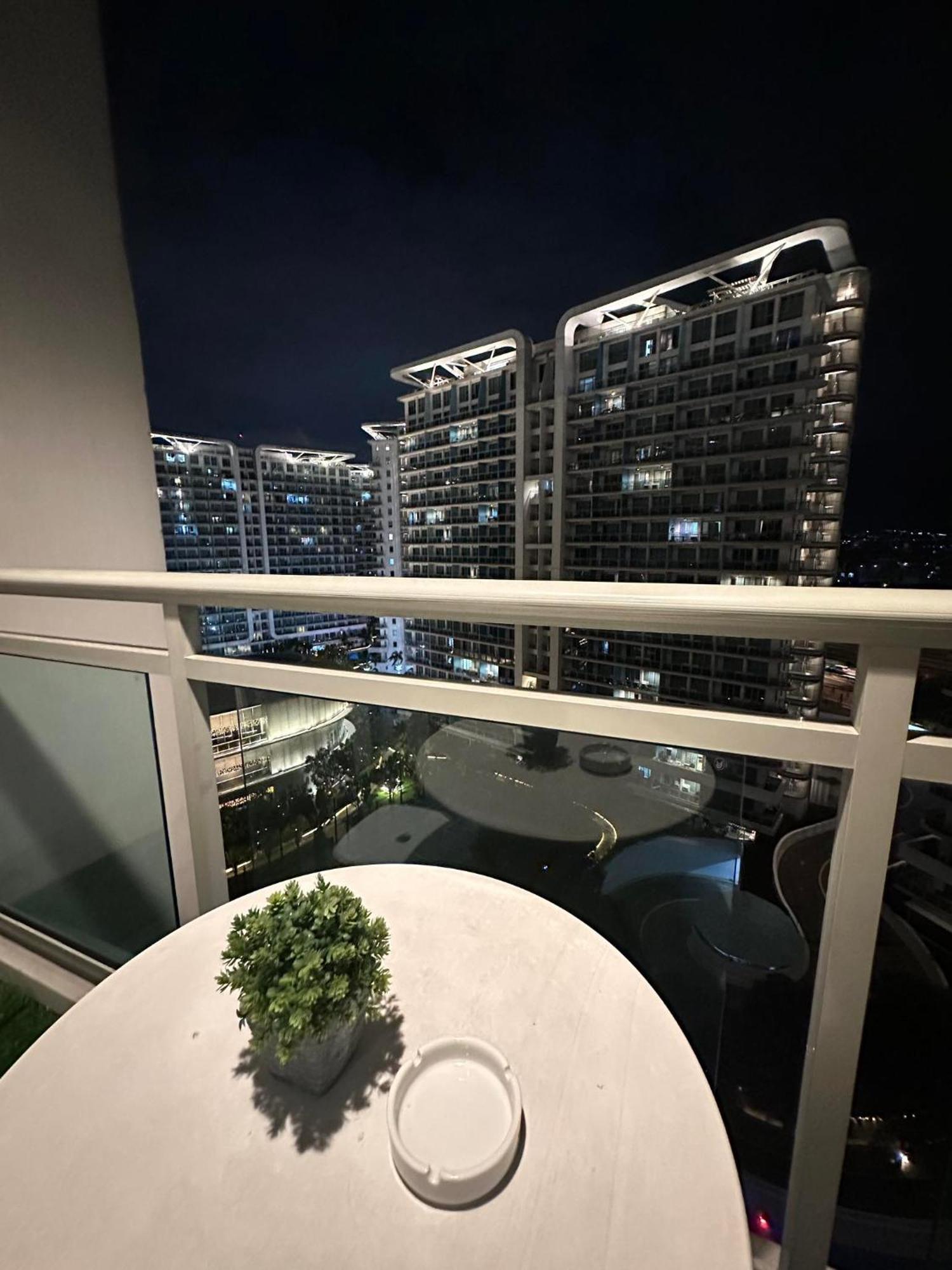 Azure Urban Residences - Staycationary Miami 1210 Paranaque City