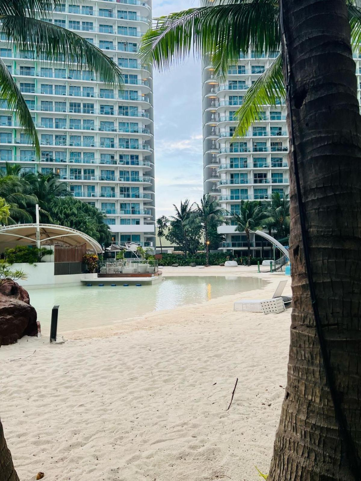 Apartment The Bahamas And Maldives At Azure Residences Near Airport *