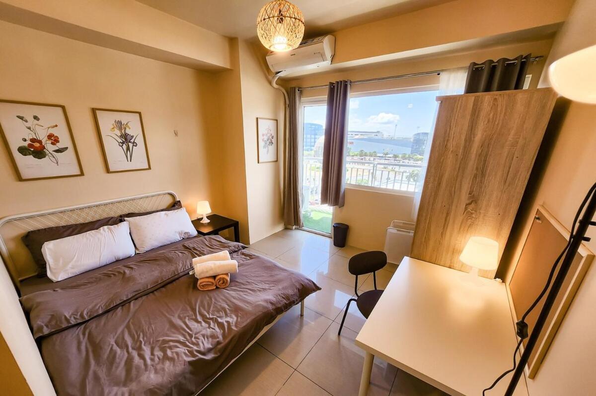Lush 2br 98sqm Moa 200mbps Netflix Xbox Printer Manila