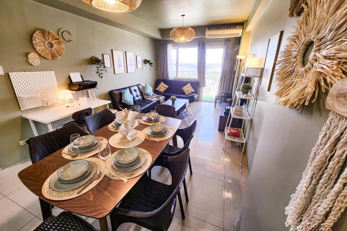Lush 2br 98sqm Moa 200mbps Netflix Xbox Printer * Manila
