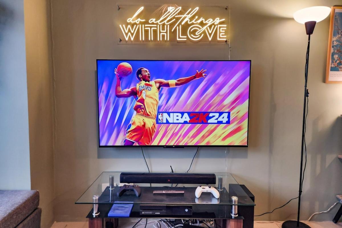Artsy 110sqm 2br In Moa 200mbps Wifi Xbox Printer Apartamento Manila