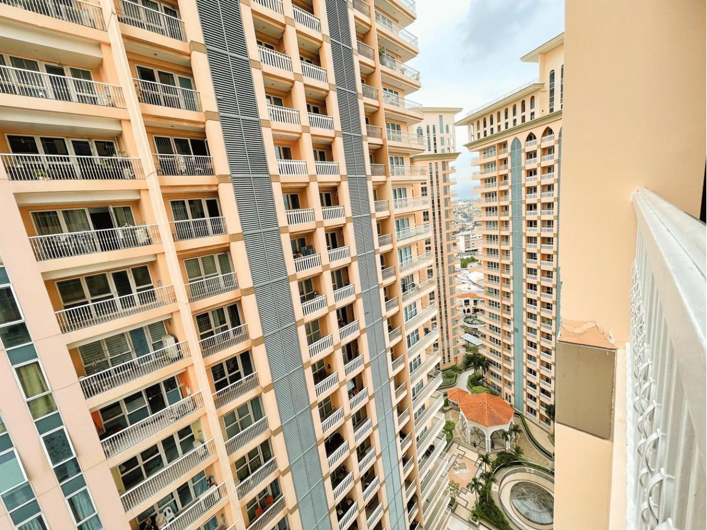 Cozy Bgc Condo, Venice Grand Canal #vlrtc18e Holiday home