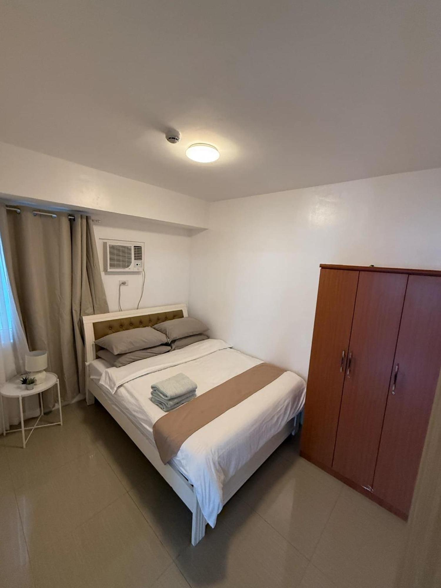Spacious 2br At Moa * Manila