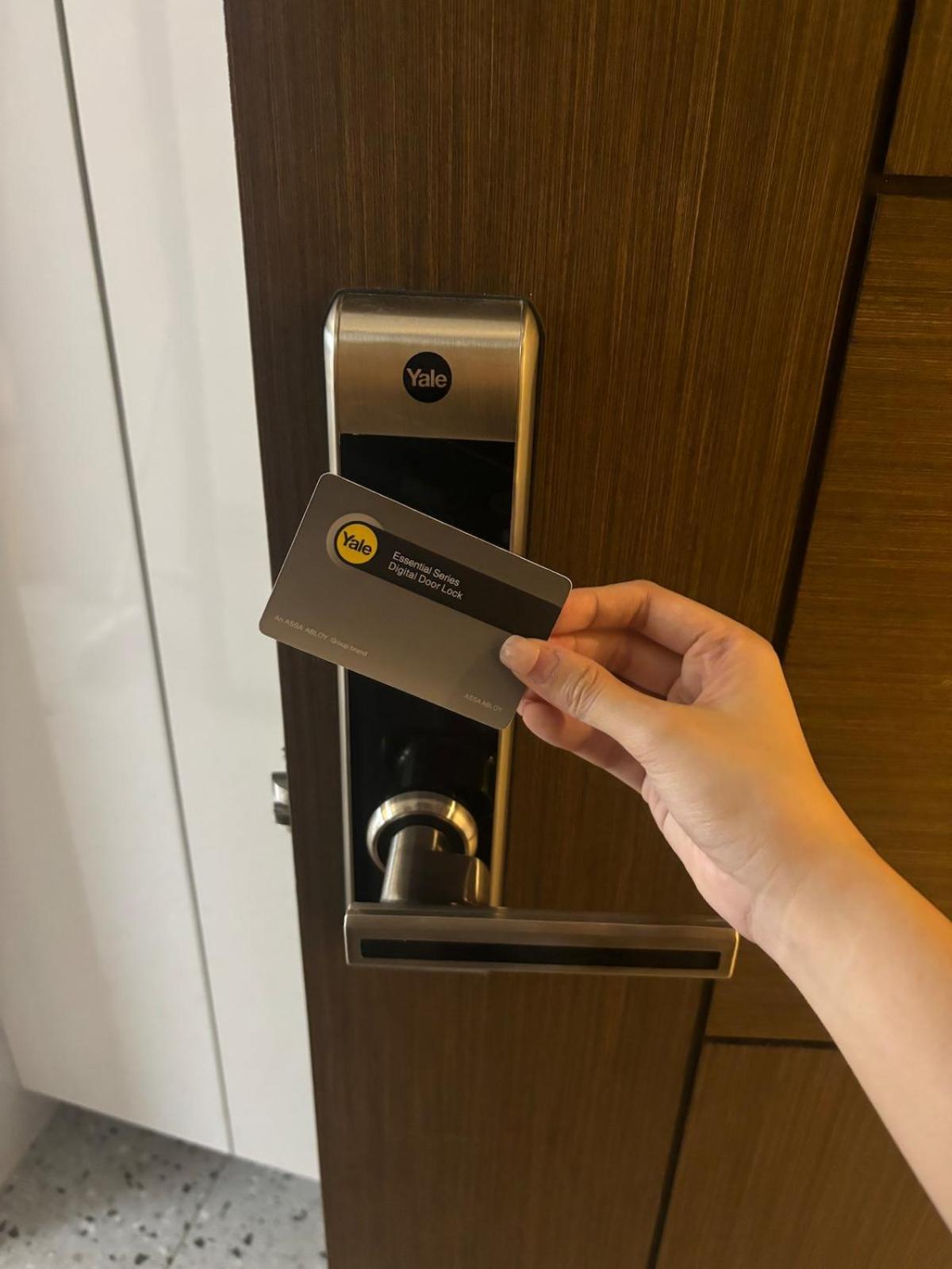Balcony Overlooking The Iconic Venice Grand Canal With Pool & Sauna, Alexa Smart Lighting, Free Parking, 5 Mins To Bgc, Fast Wifi, Emma Mattress And Pillows Manila