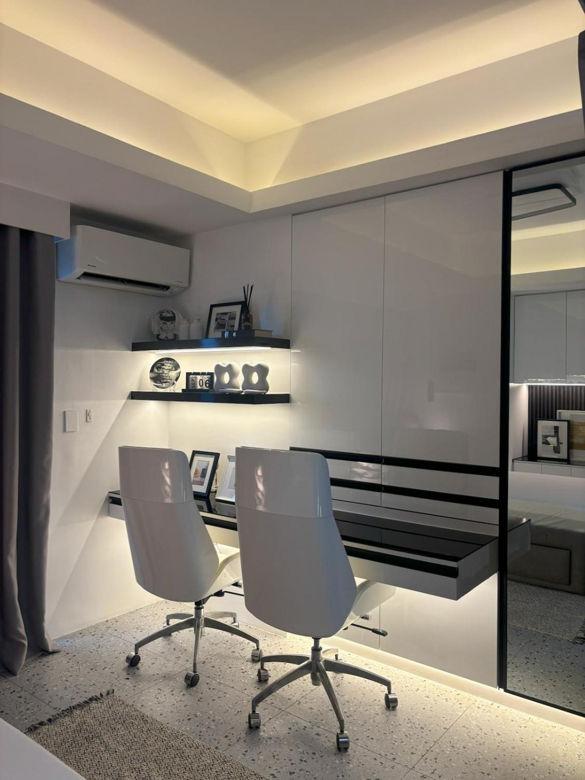 Balcony Overlooking The Iconic Venice Grand Canal With Pool & Sauna, Alexa Smart Lighting, Free Parking, 5 Mins To Bgc, Fast Wifi, Emma Mattress And Pillows * Manila