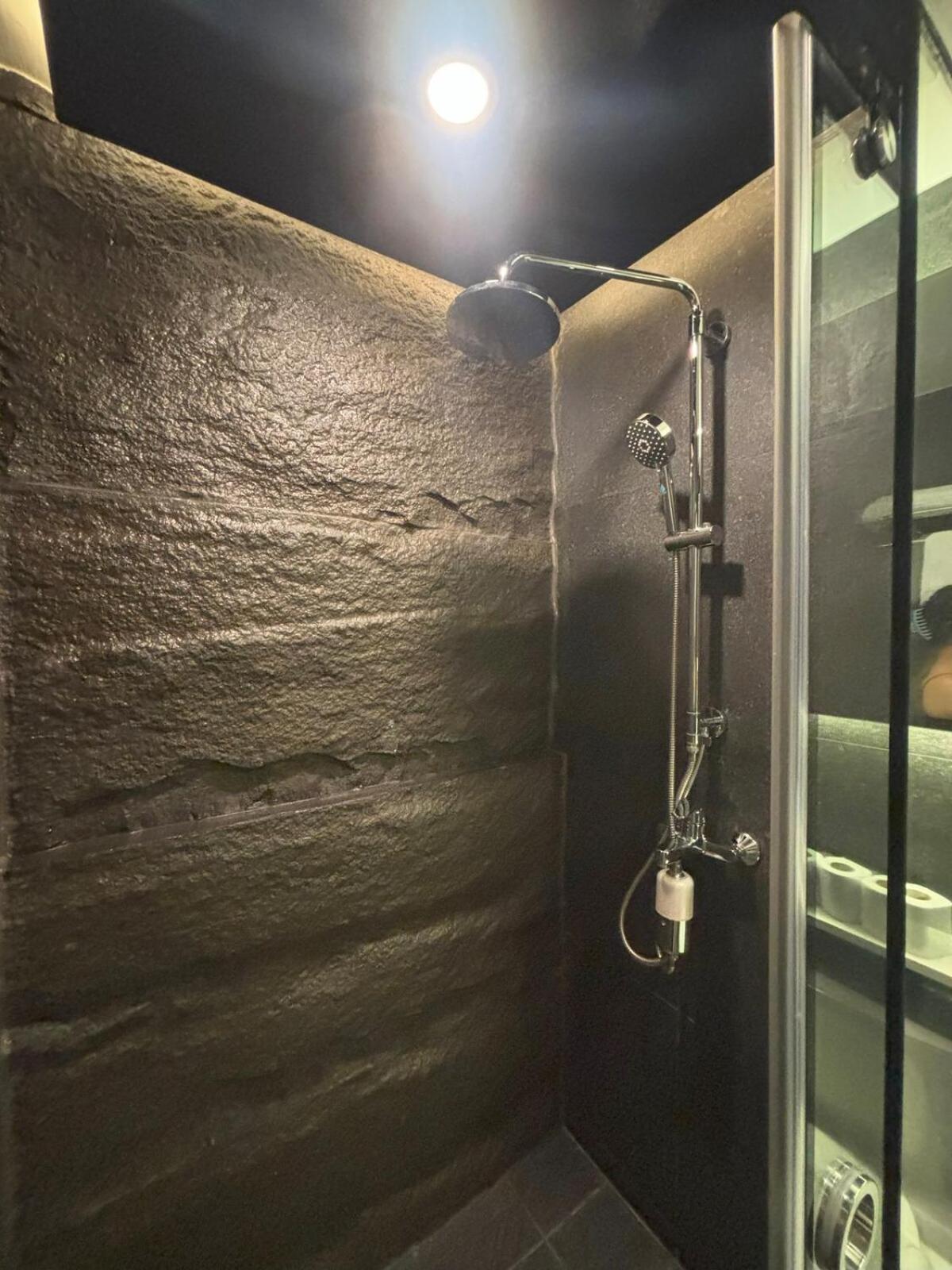 Balcony Overlooking The Iconic Venice Grand Canal With Pool & Sauna, Alexa Smart Lighting, Free Parking, 5 Mins To Bgc, Fast Wifi, Emma Mattress And Pillows * Manila