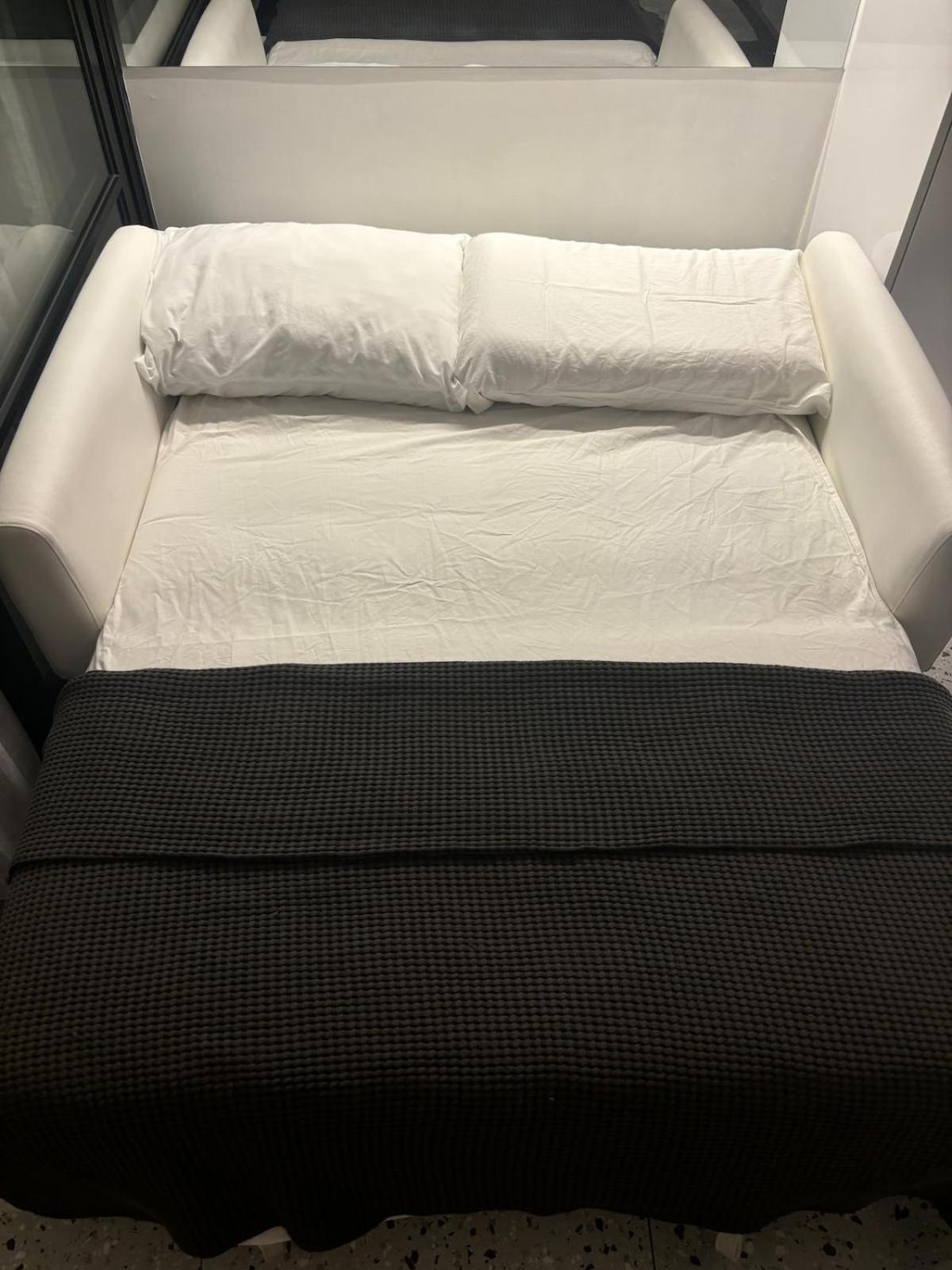 Balcony Overlooking The Iconic Venice Grand Canal With Pool & Sauna, Alexa Smart Lighting, Free Parking, 5 Mins To Bgc, Fast Wifi, Emma Mattress And Pillows Apartment