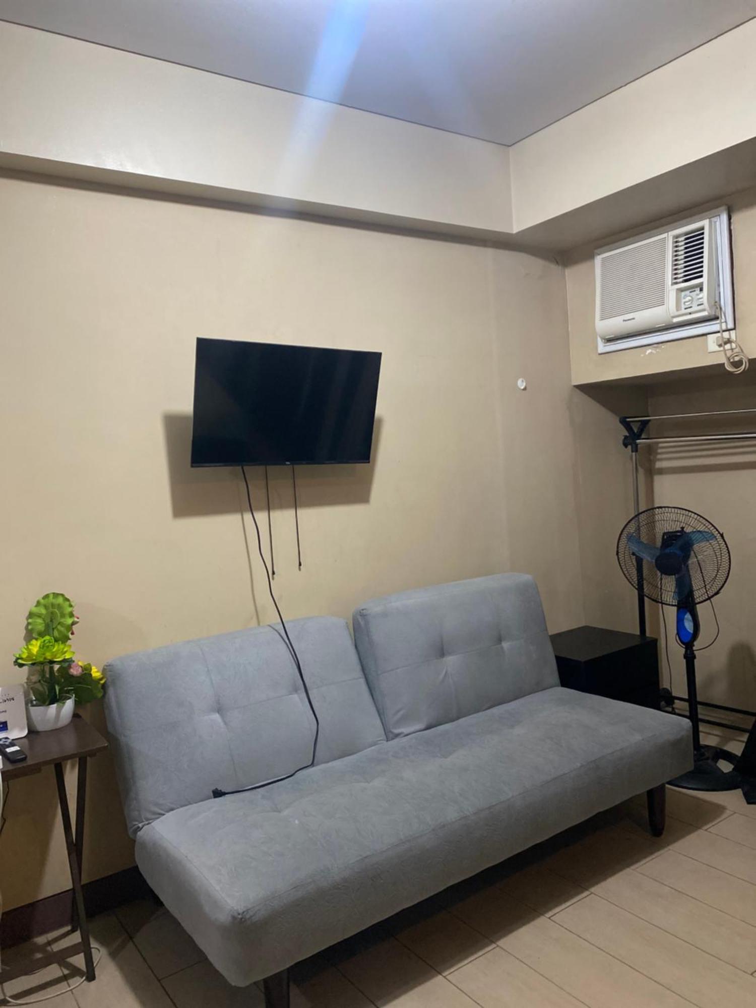 Two Palm Tree Condotel By Kath Manila