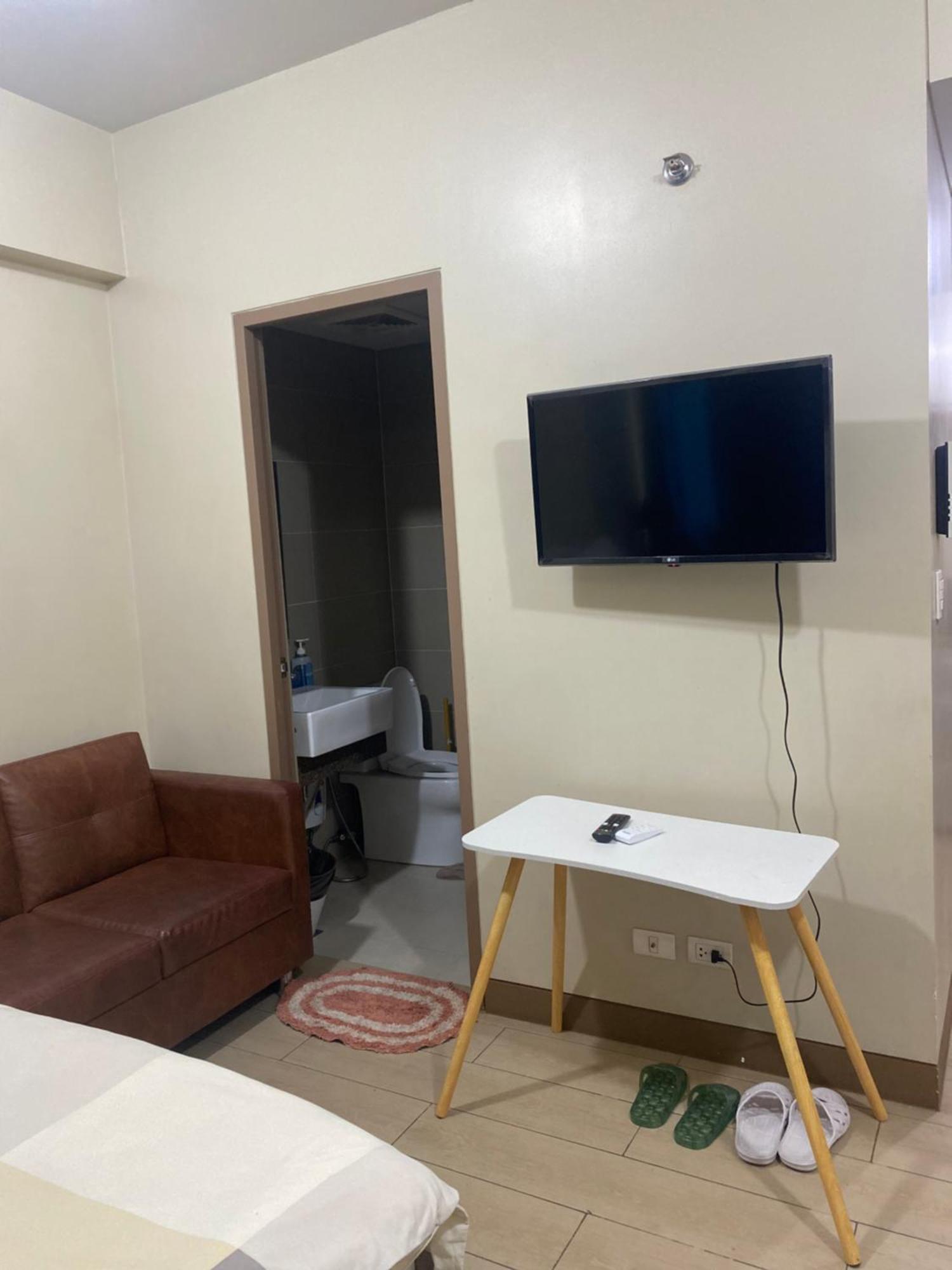 Two Palm Tree Condotel By Kath Manila