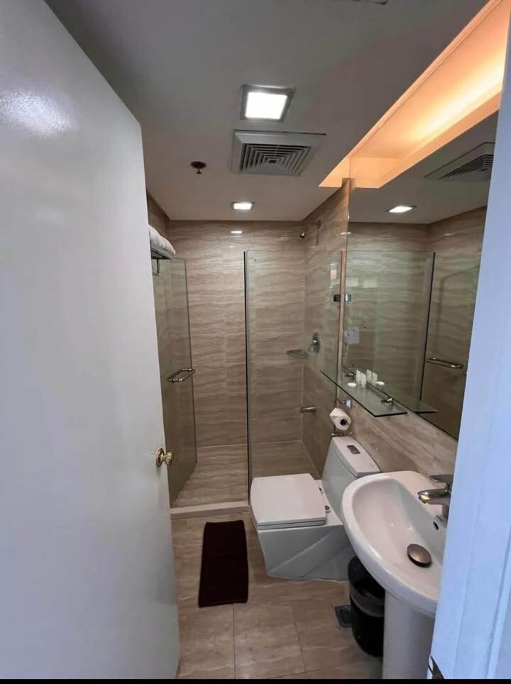 Apartment Spacious & Cozy Type Unit Near Megamall
