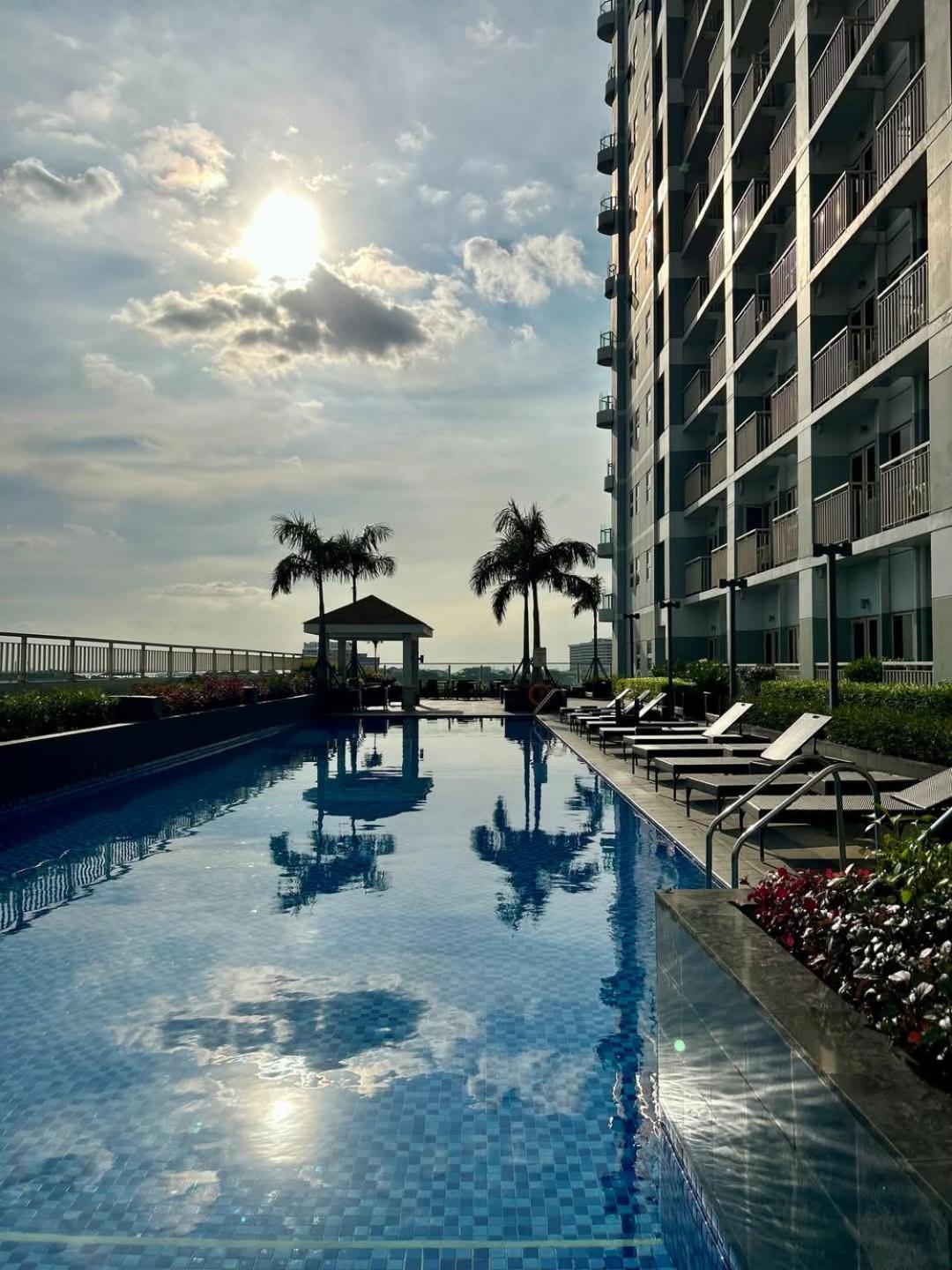 Caine's 27th Feel Our And Warmth Welcome Aparthotel Manila