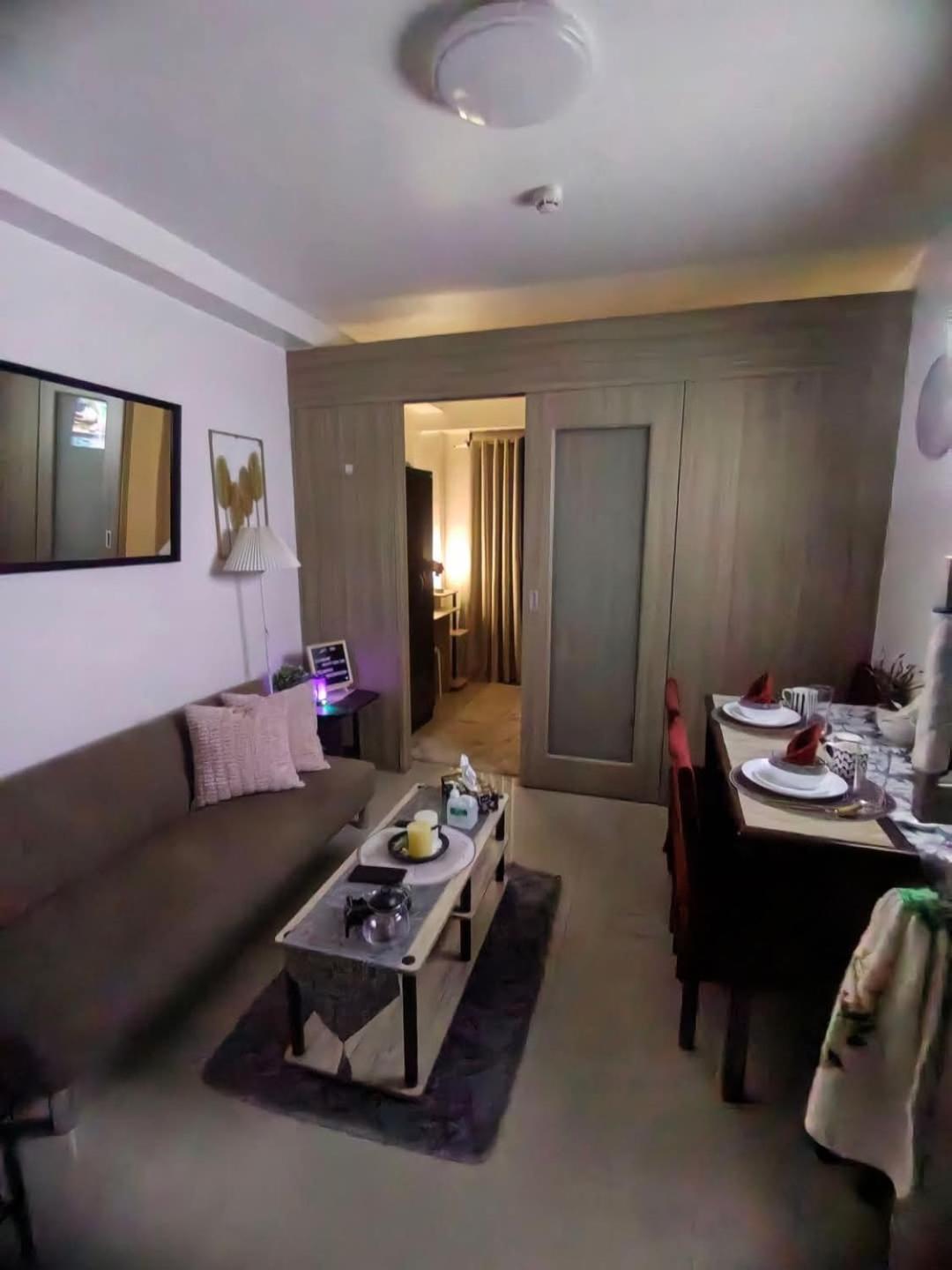 Mall Of Asia's Staycation Apartment *