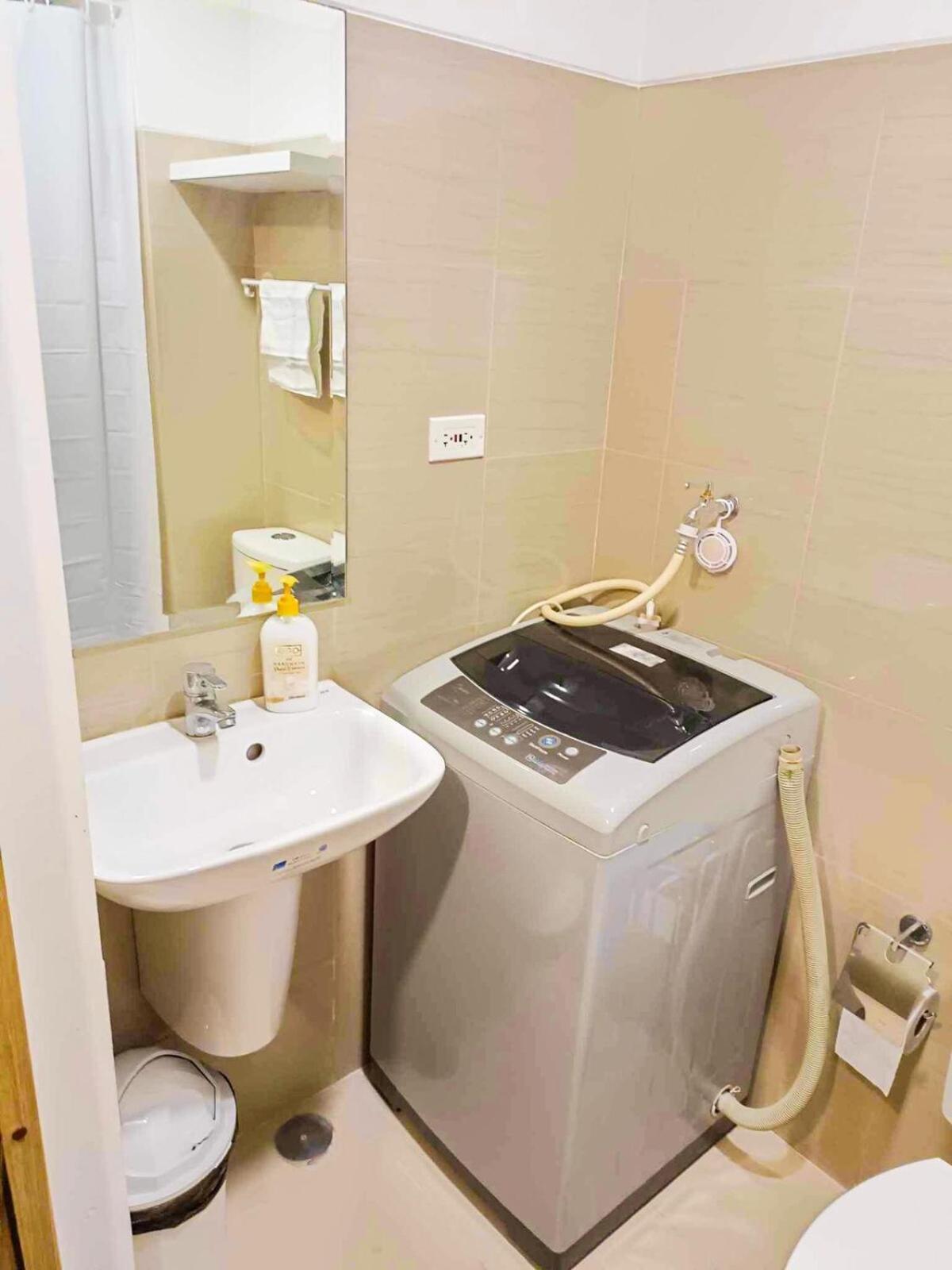 Crizzy's Hub Sariel At Shore Residences Manila