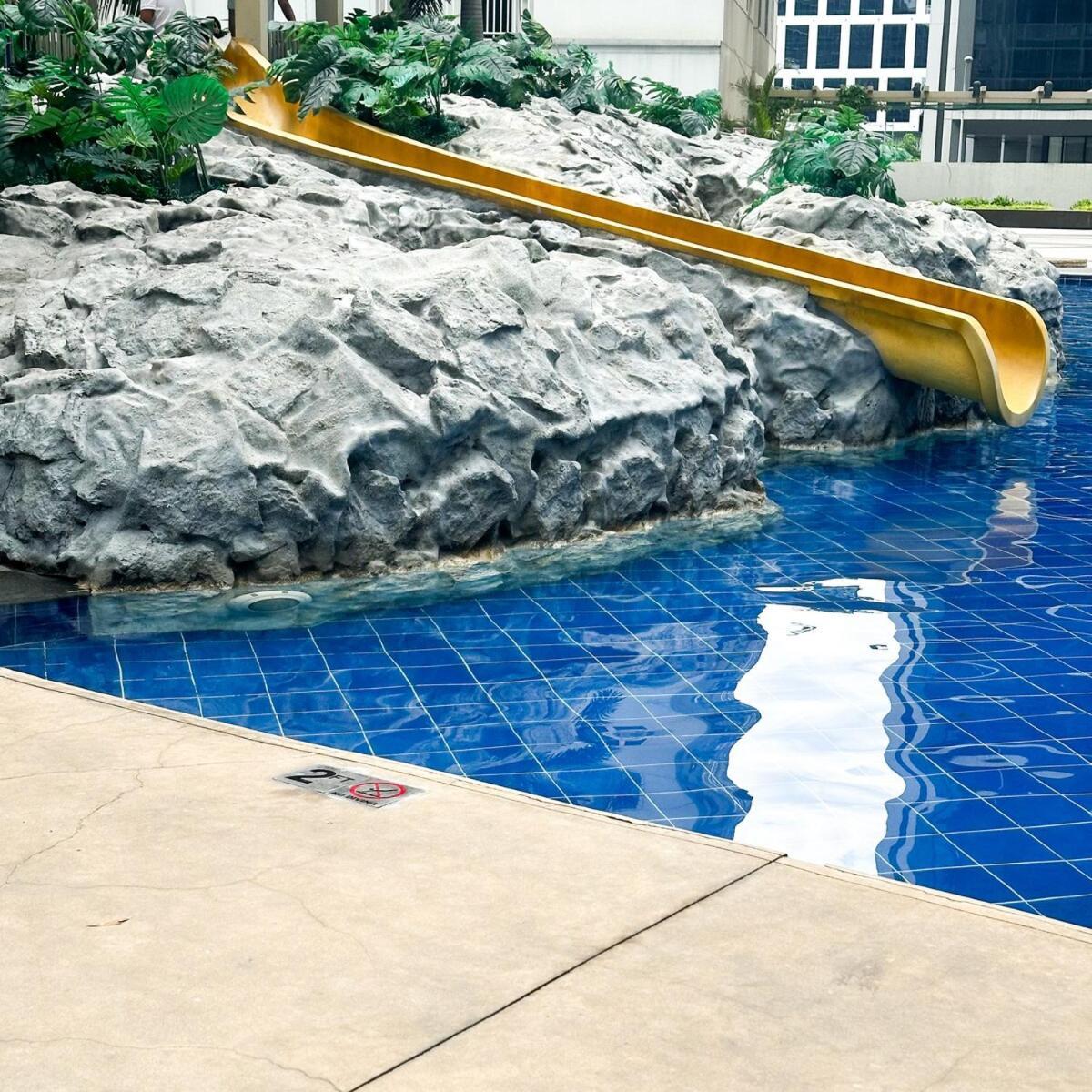 Crizzy's Hub Sariel At Shore Residences Apartment