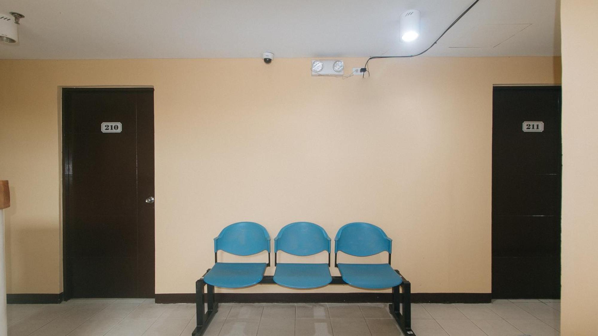 Hotel Reddoorz At Mubg Near Baclaran Church