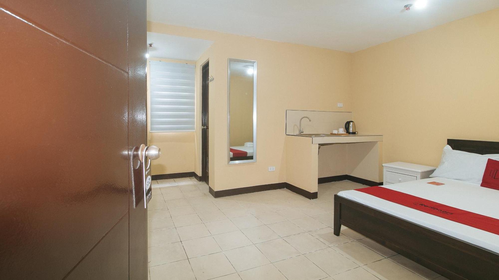 Hotel Reddoorz At Mubg Near Baclaran Church