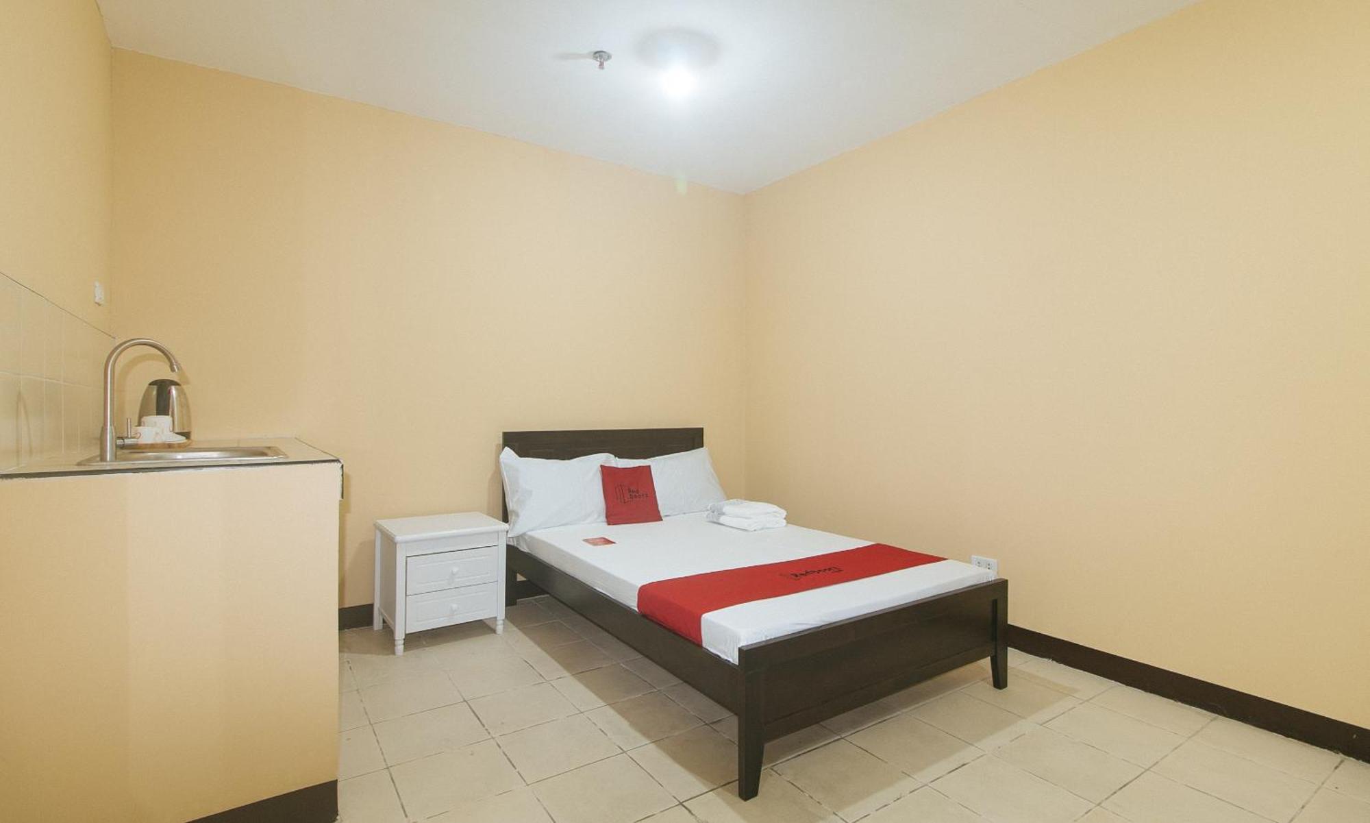 Reddoorz At Mubg Near Baclaran Church Hotel