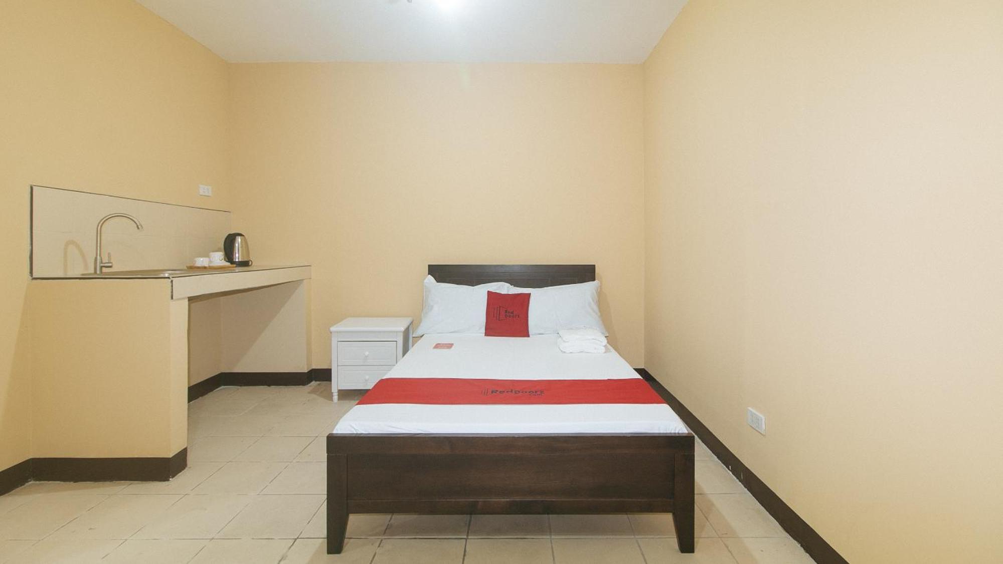 Hotel Reddoorz At Mubg Near Baclaran Church *
