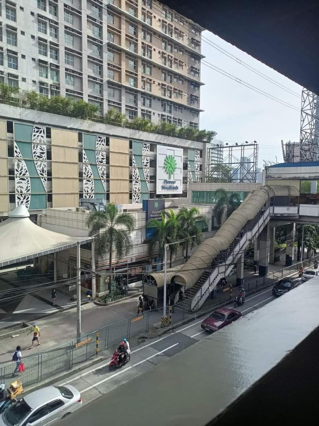 2br Pioneer Woodland Boni,mandaluyong Connected To Boni Mrt Station * Manila