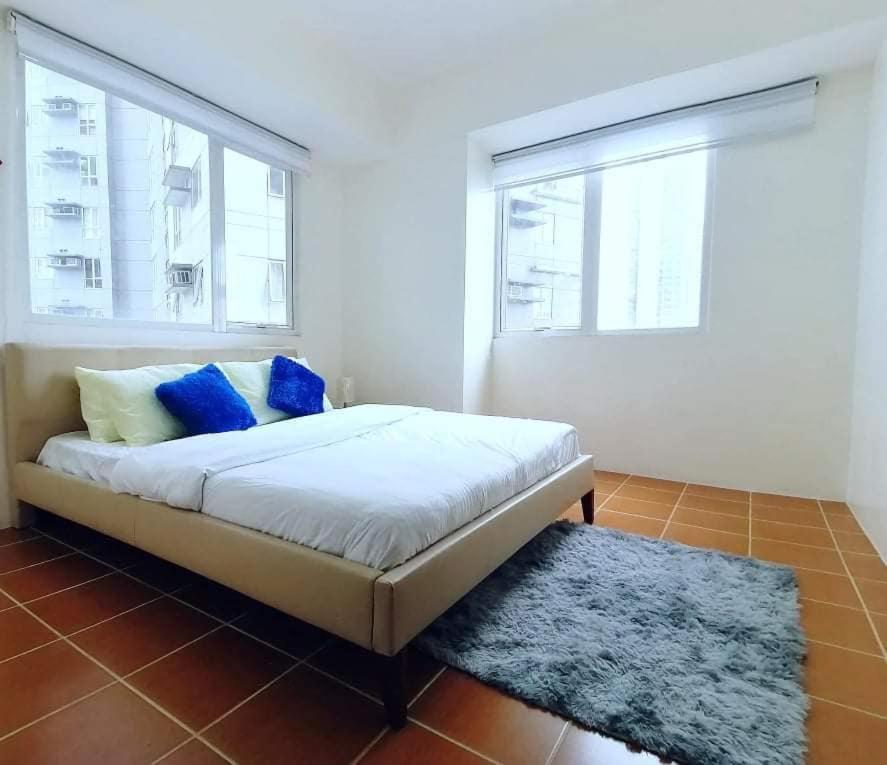 2br Pioneer Woodland Boni,mandaluyong Connected To Boni Mrt Station Manila