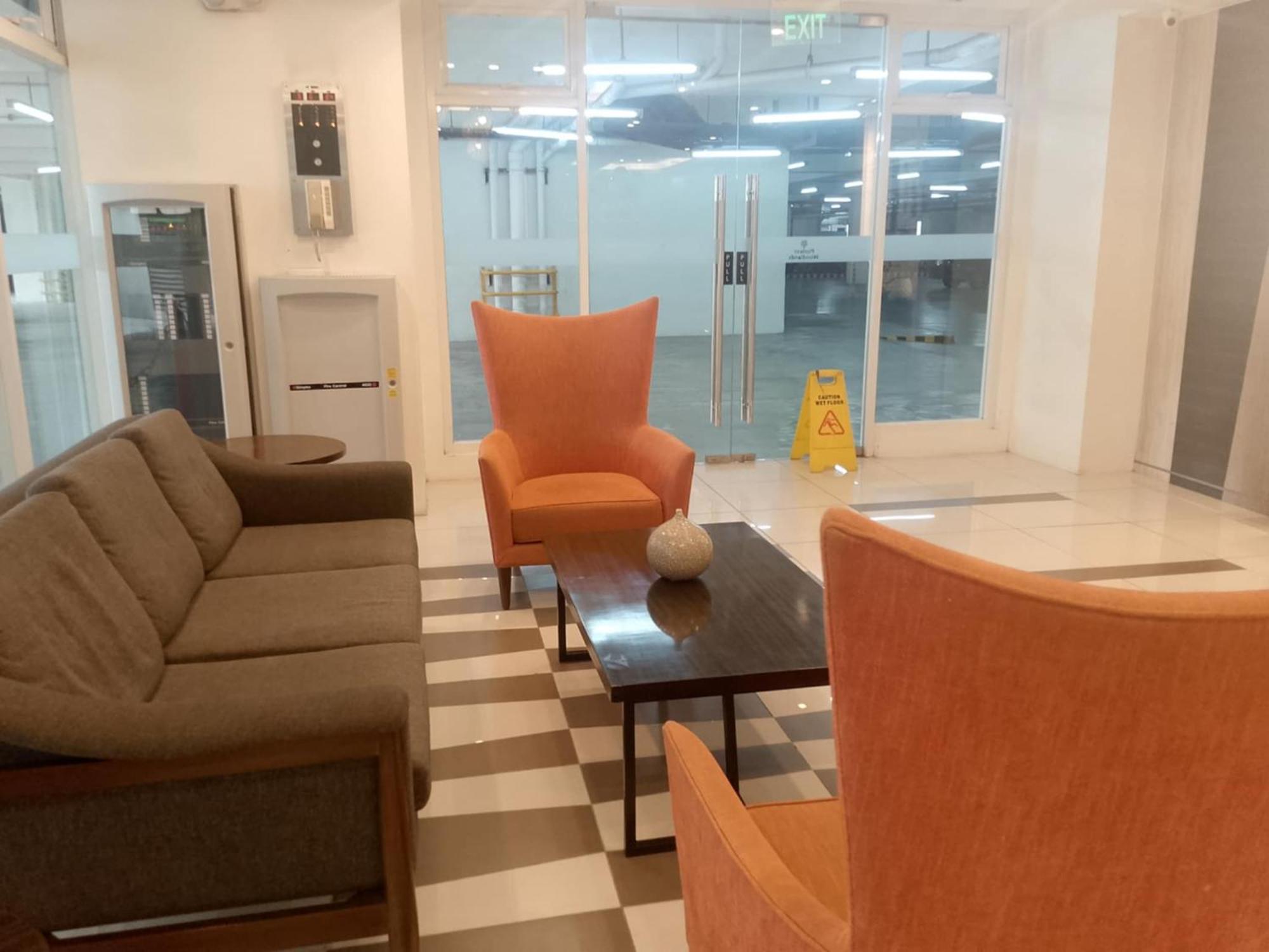 2br Pioneer Woodland Boni,mandaluyong Connected To Boni Mrt Station