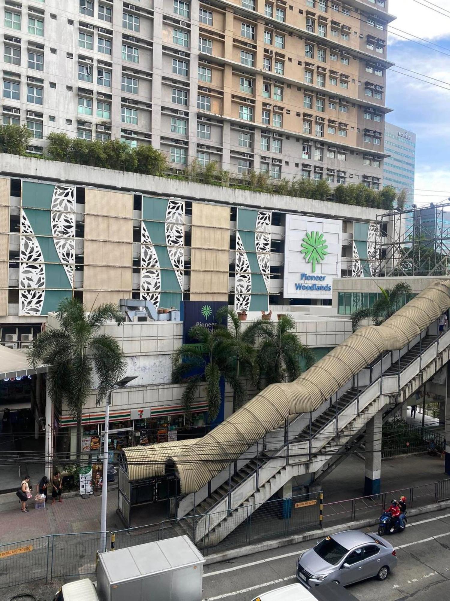 2br Pioneer Woodland Boni,mandaluyong Connected To Boni Mrt Station * Manila