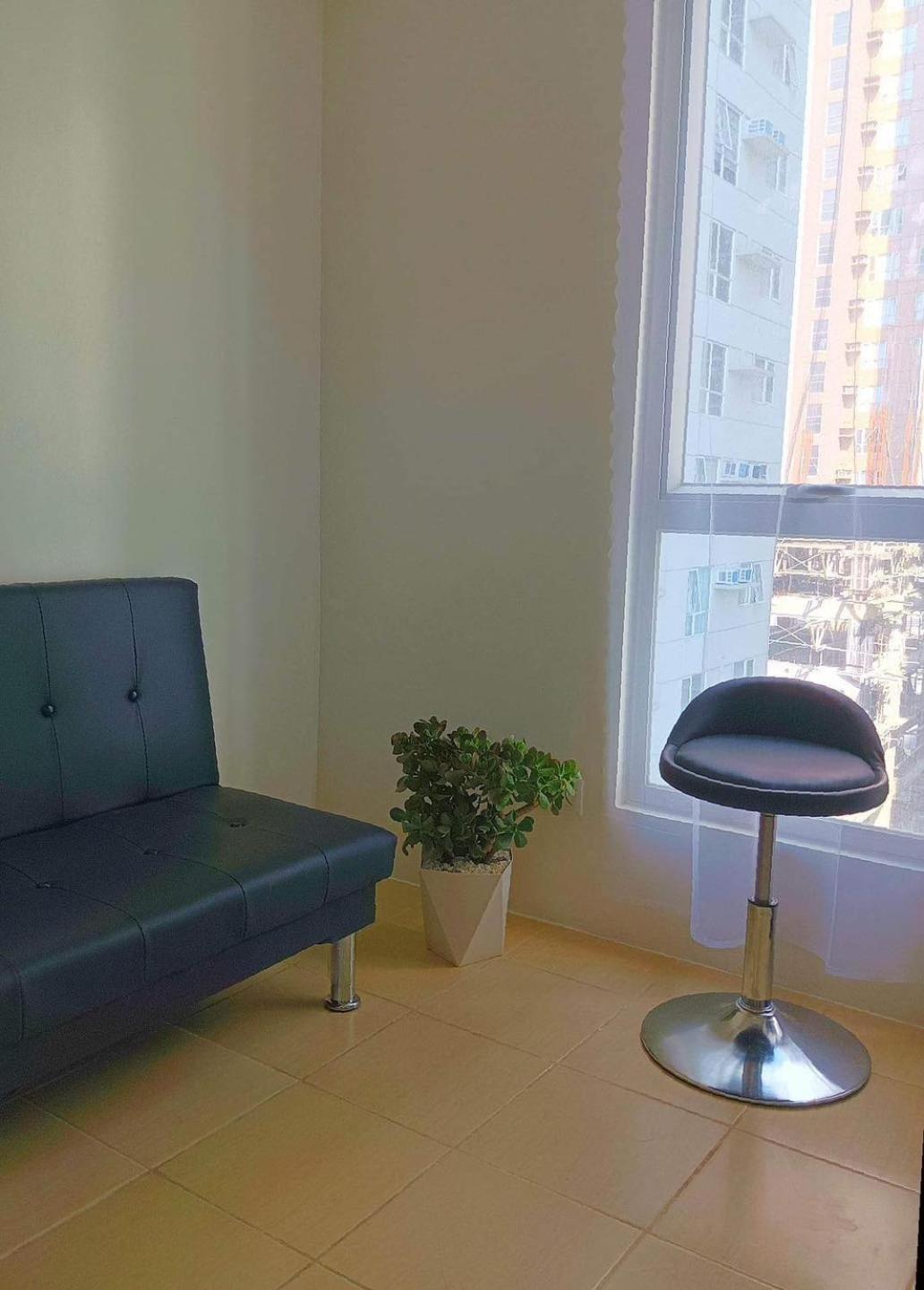 2br Pioneer Woodland Boni,mandaluyong Connected To Boni Mrt Station