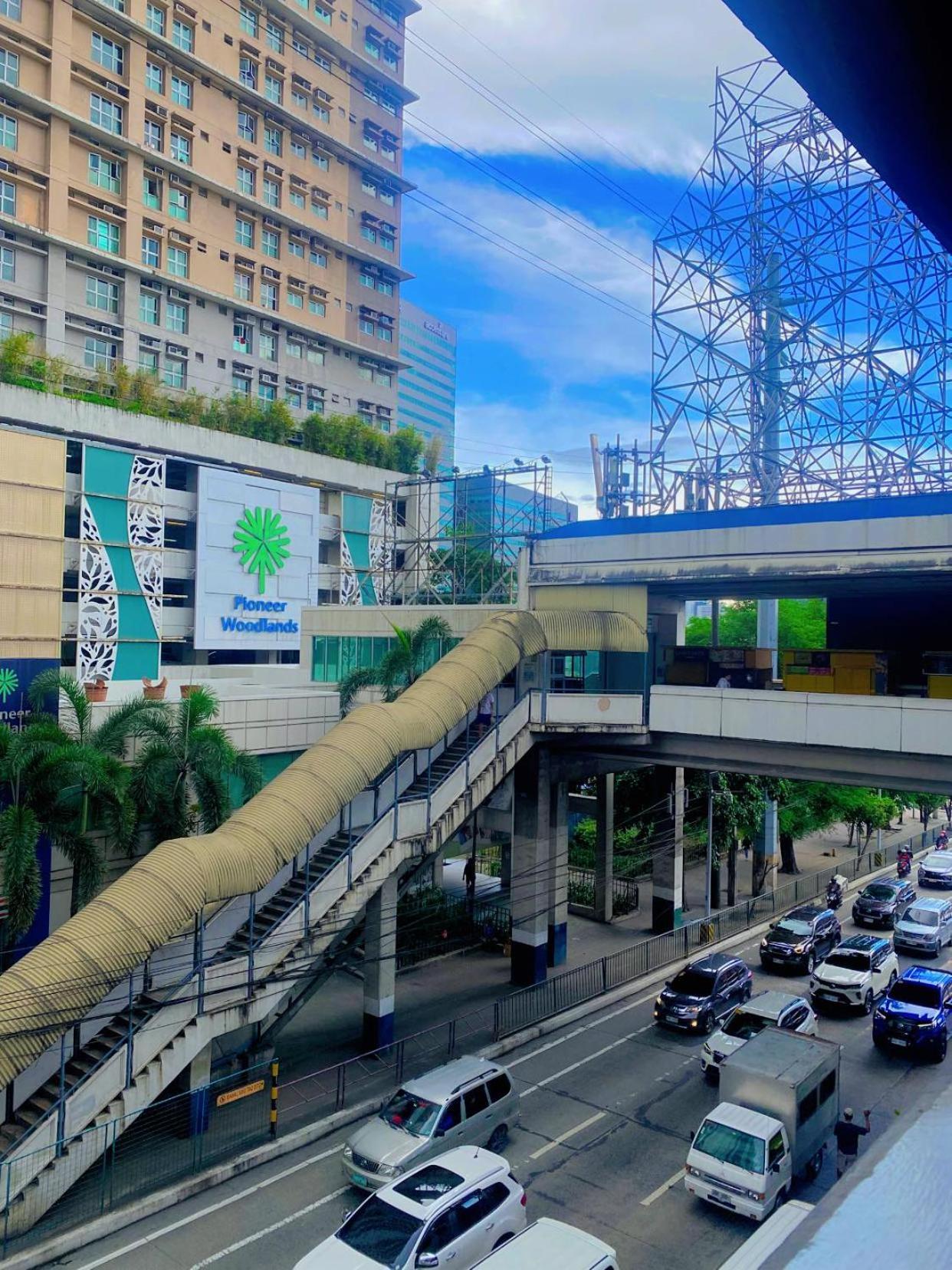 Aparthotel 2br Pioneer Woodland Boni,mandaluyong Connected To Boni Mrt Station *