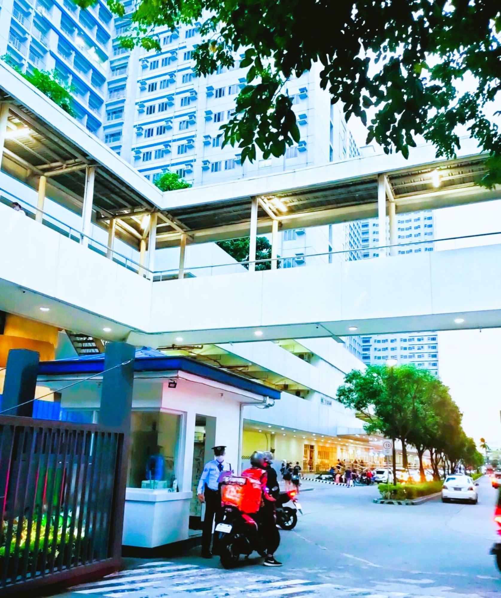 The Promenade - Sm North Grass Residences Qc Mla